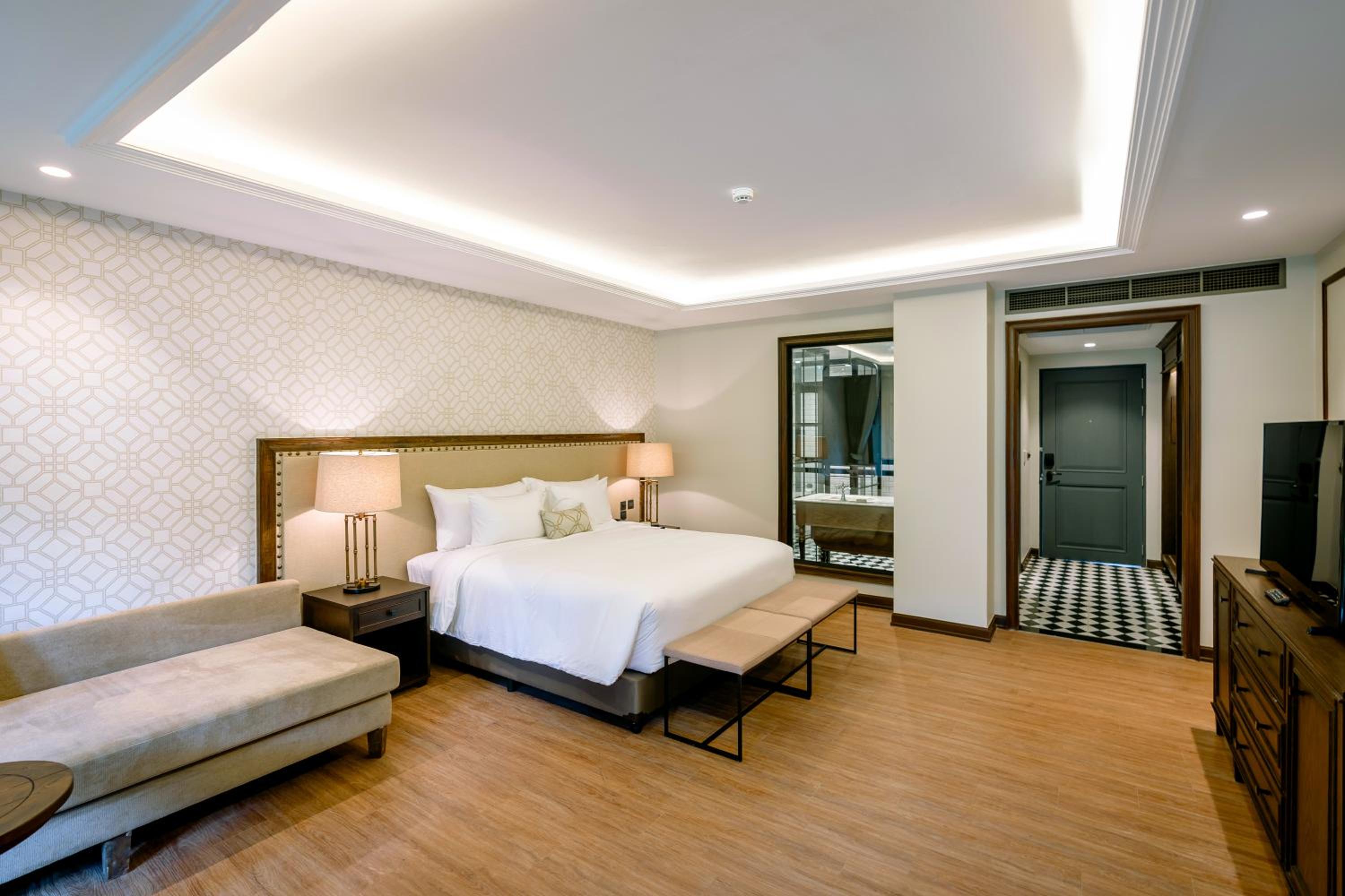 Grande Deluxe King Room - Photo 1