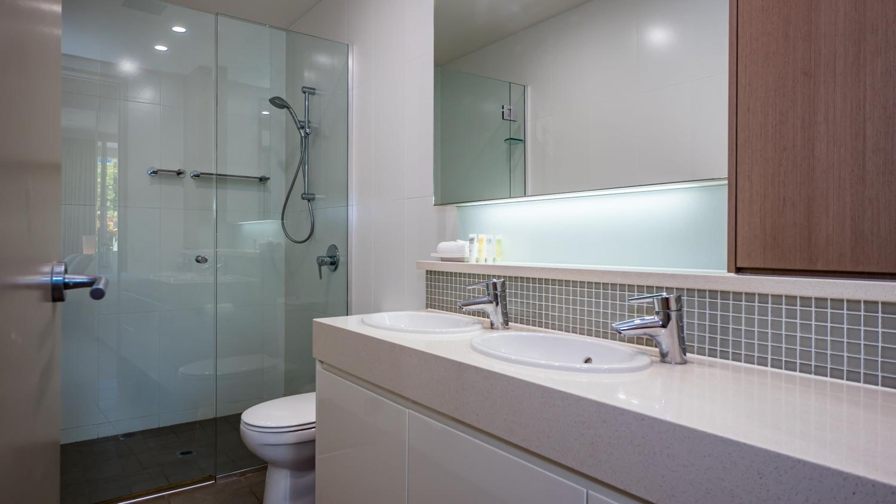 One-Bedroom Apartment with Pool photo 2