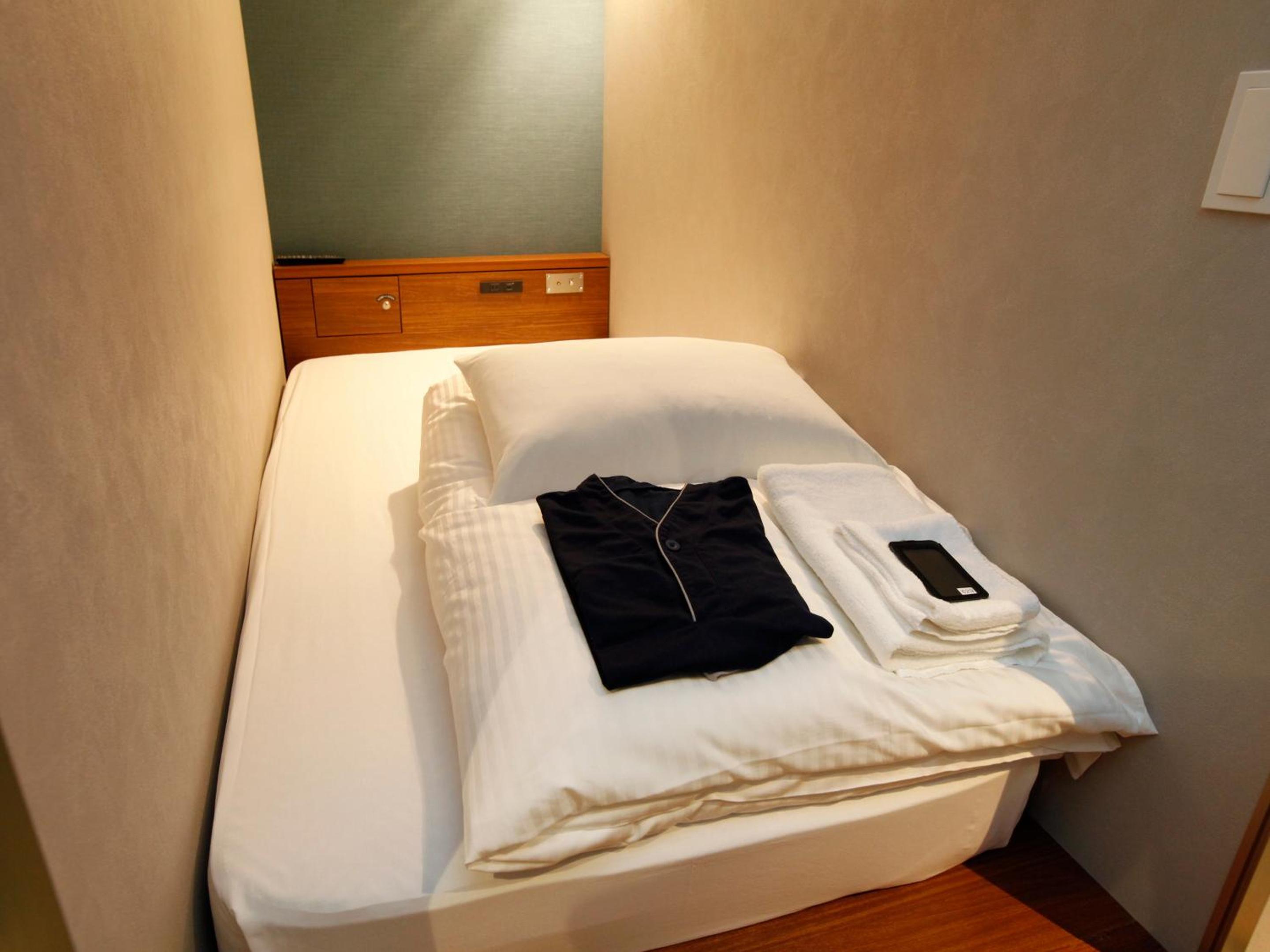 Standard Capsule Room - Male Only - Photo 9