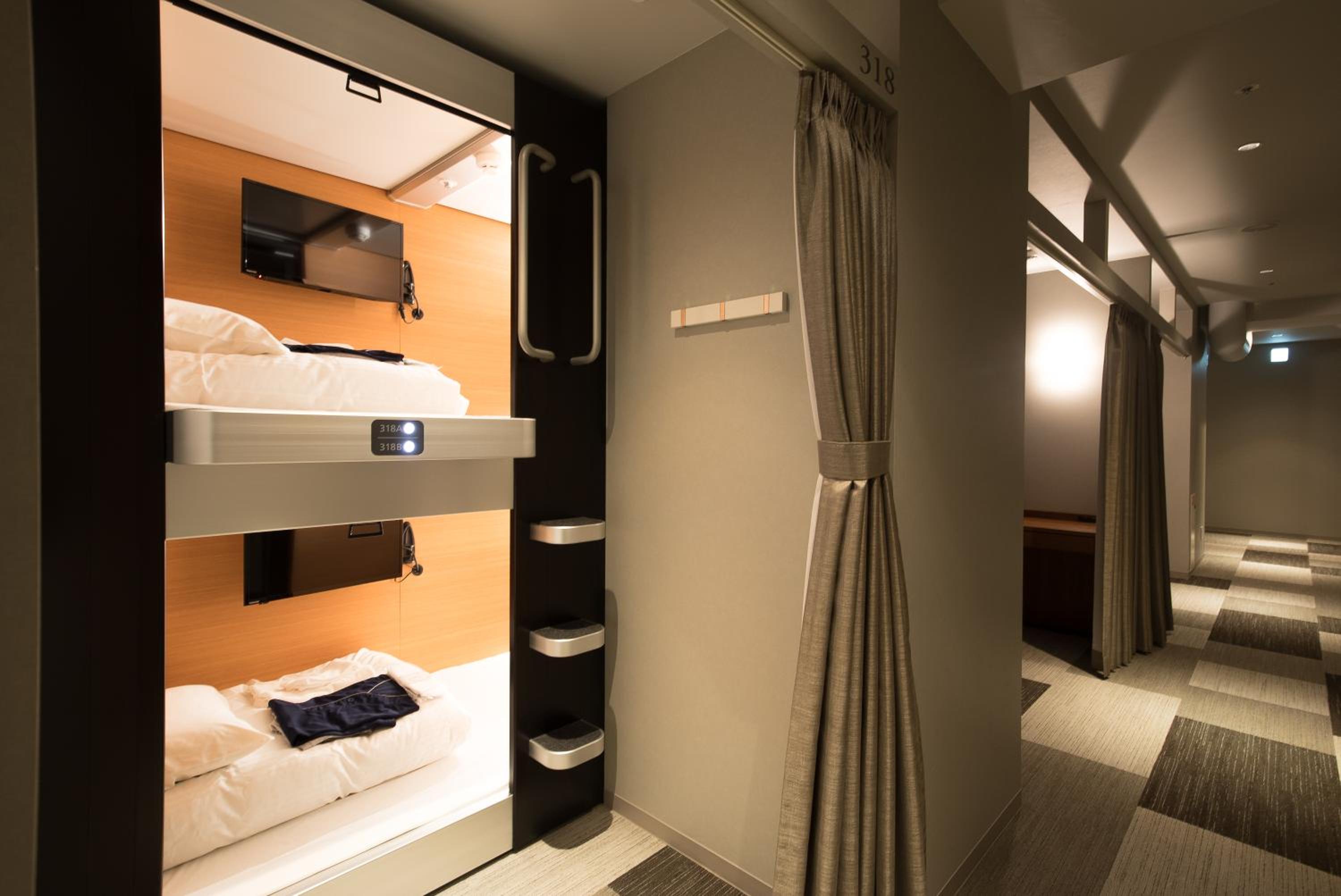 Private Twin Cabin - Female Only - Photo 3