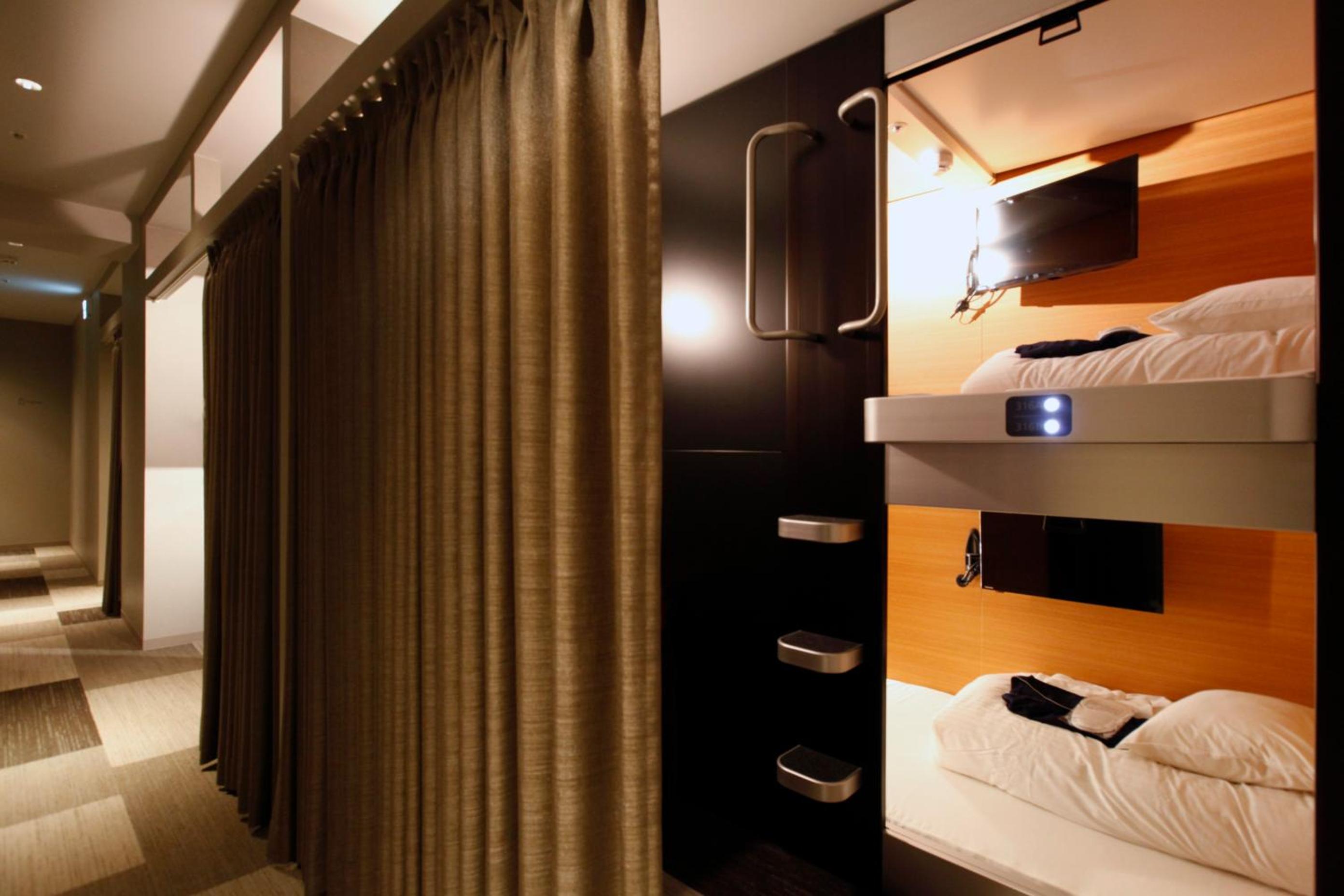 Private Twin Cabin - Female Only - Photo 2