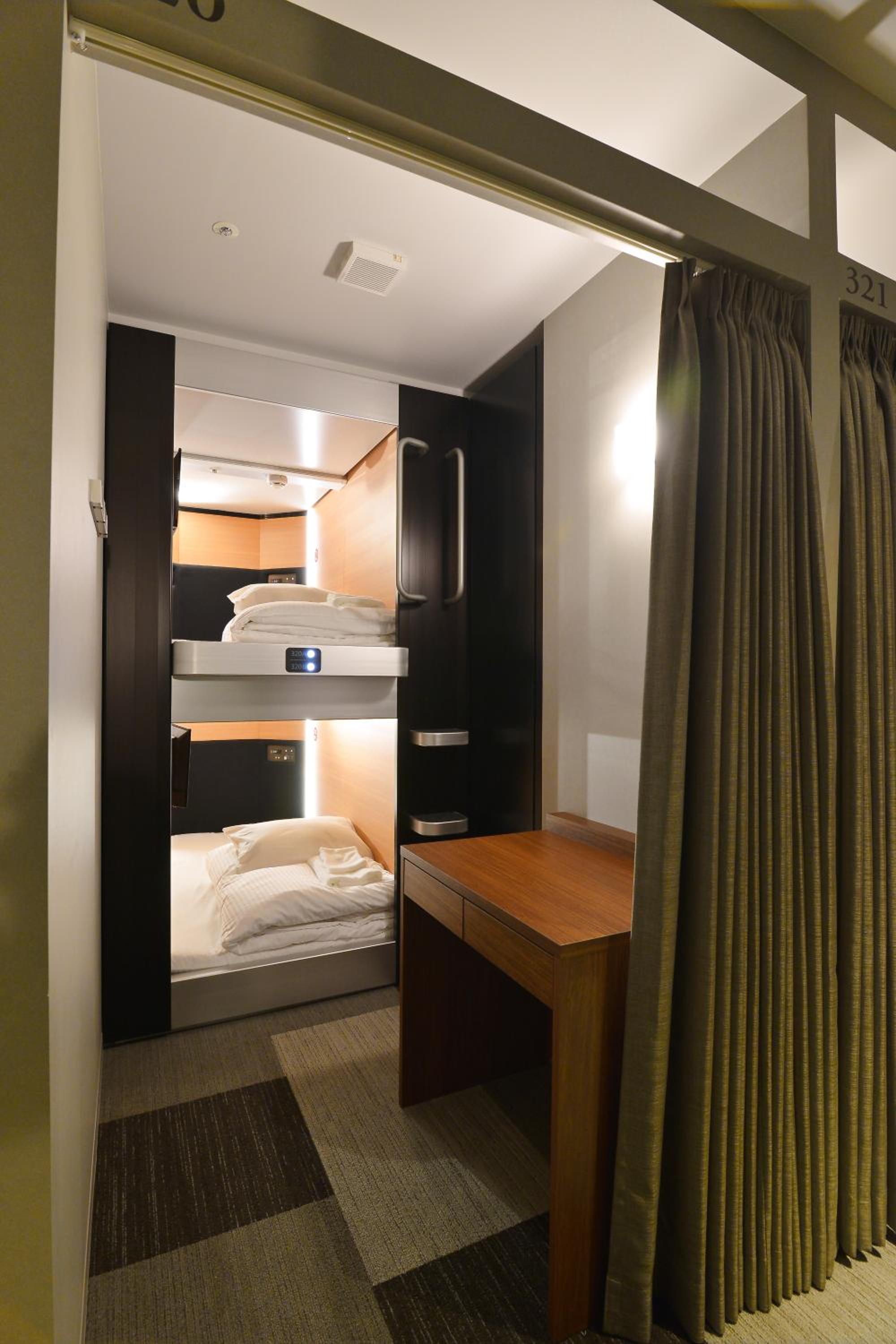 Private Twin Cabin - Female Only - Photo 1