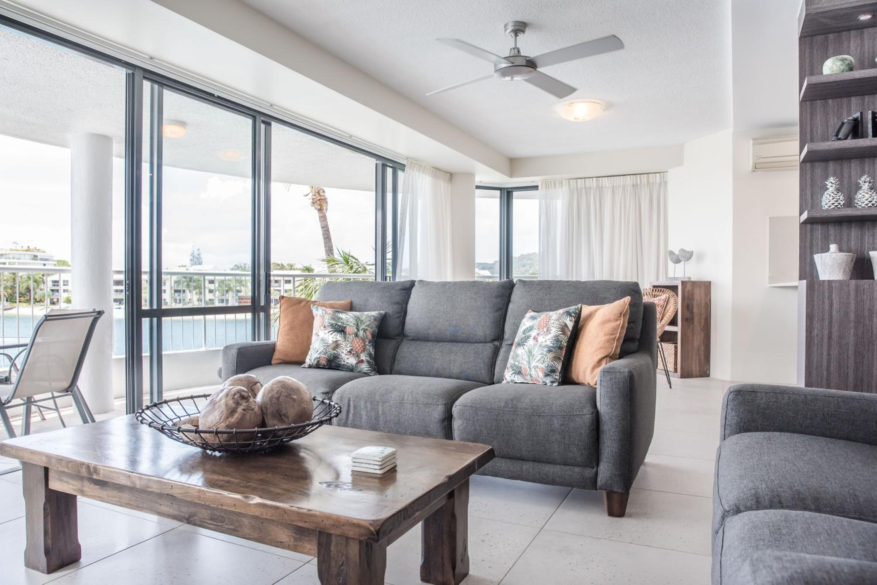 Deluxe Two-Bedroom Apartment - Waterfront