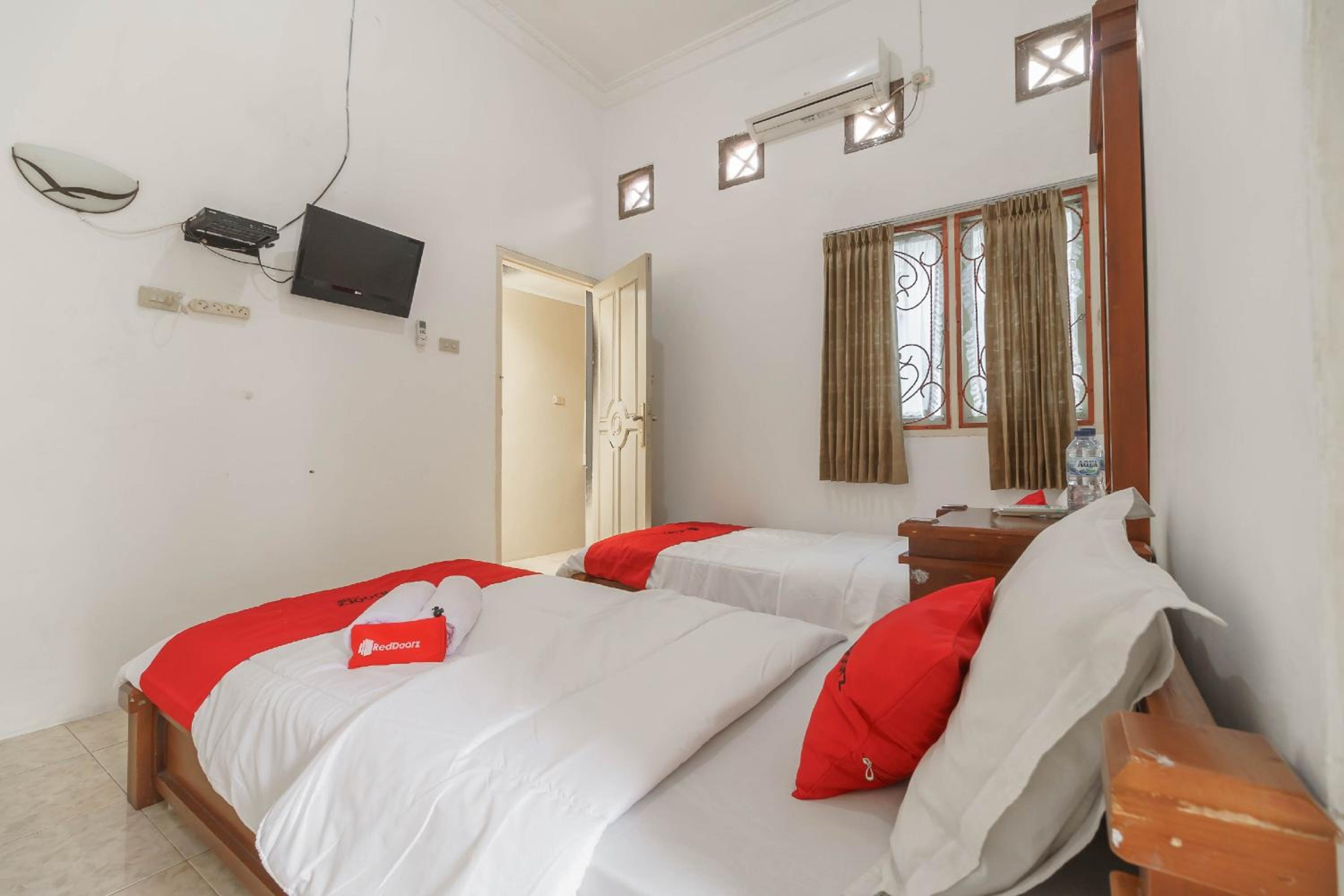 Twin Room - Photo 3