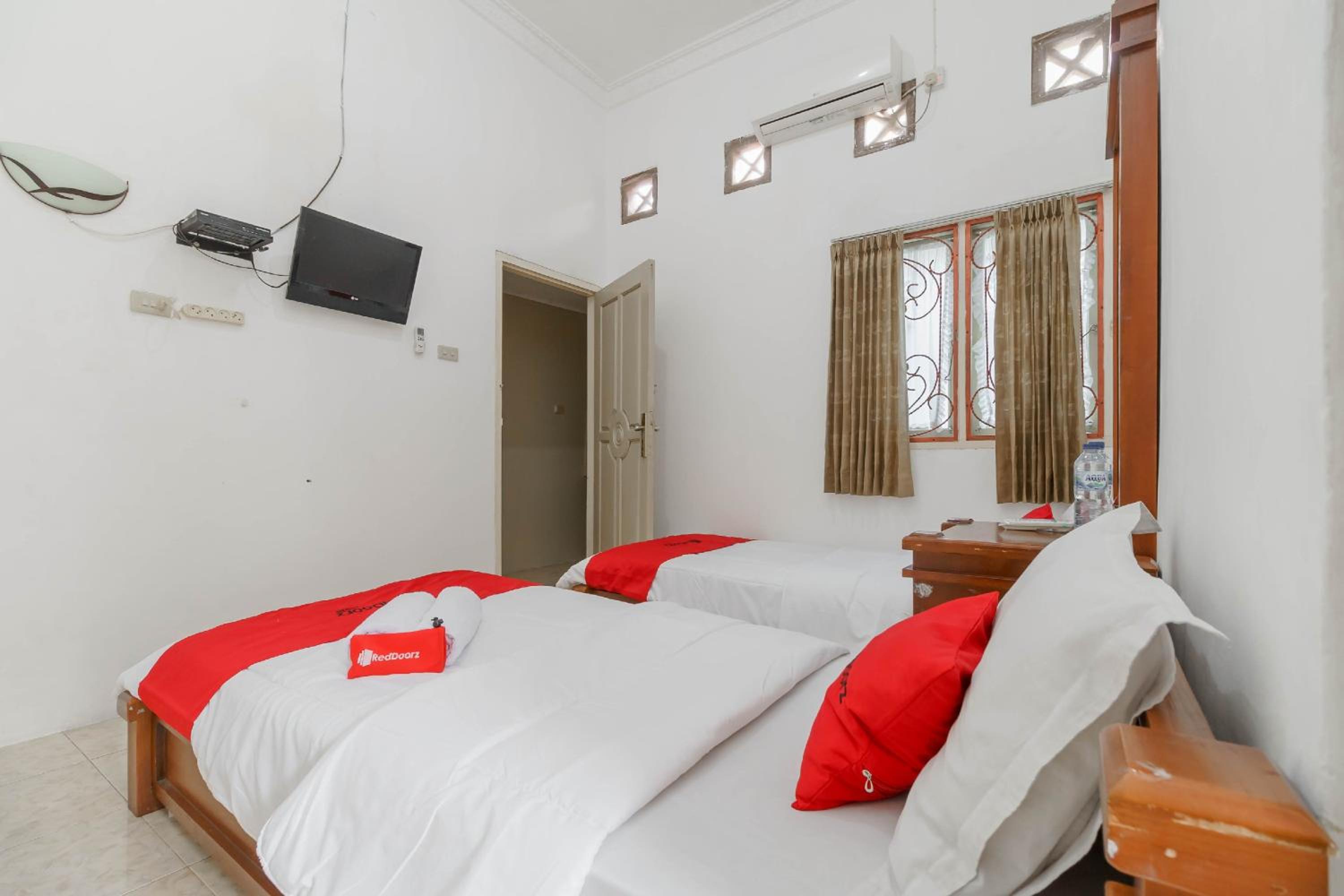 Twin Room - Photo 2