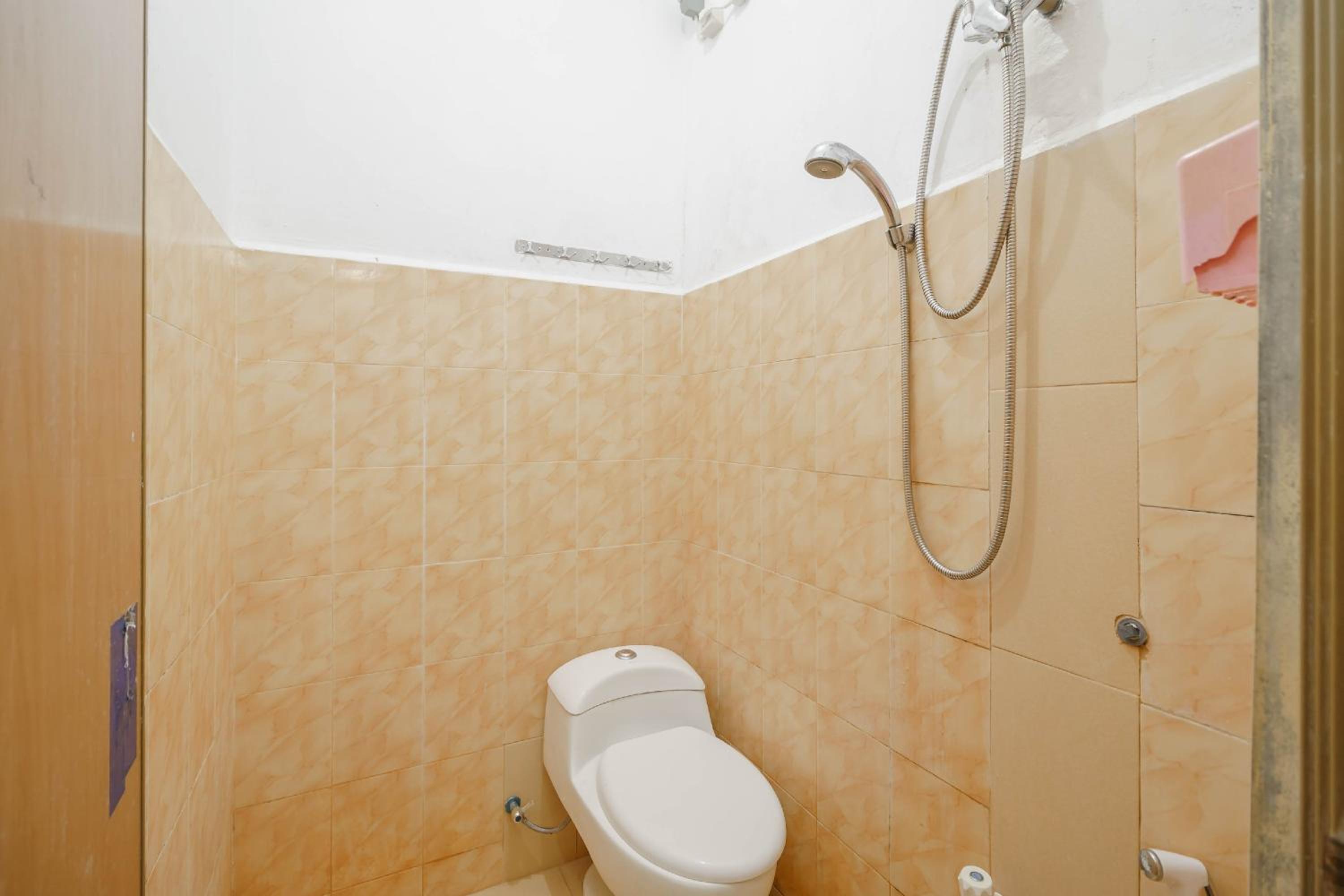 Twin Room - Photo 5