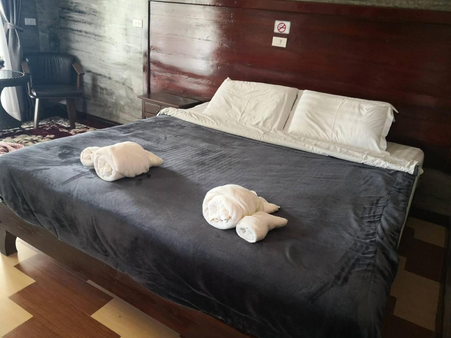 Deluxe King Room - Photo 1