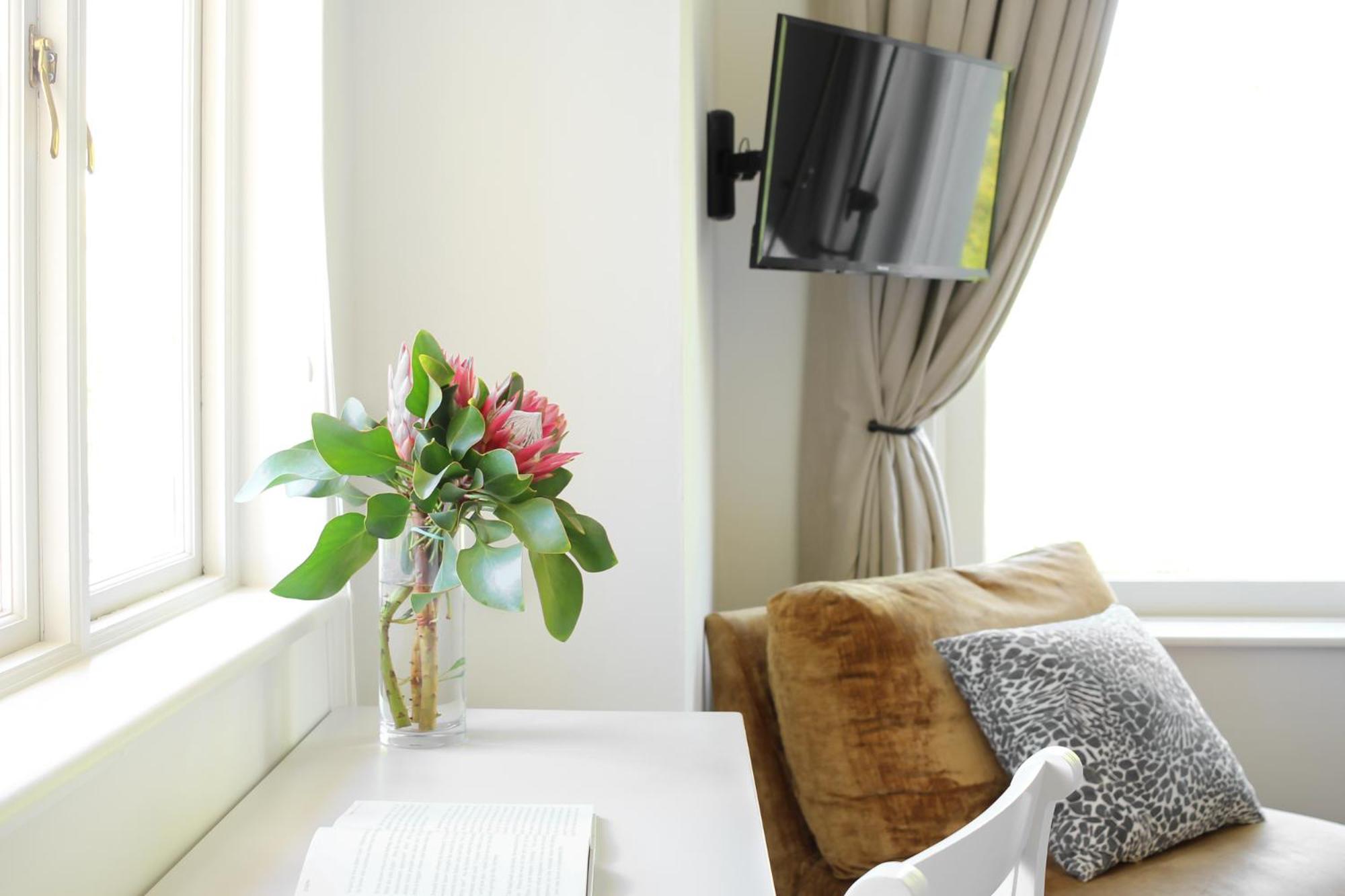 Double Room (Partial Mountain View) photo 3