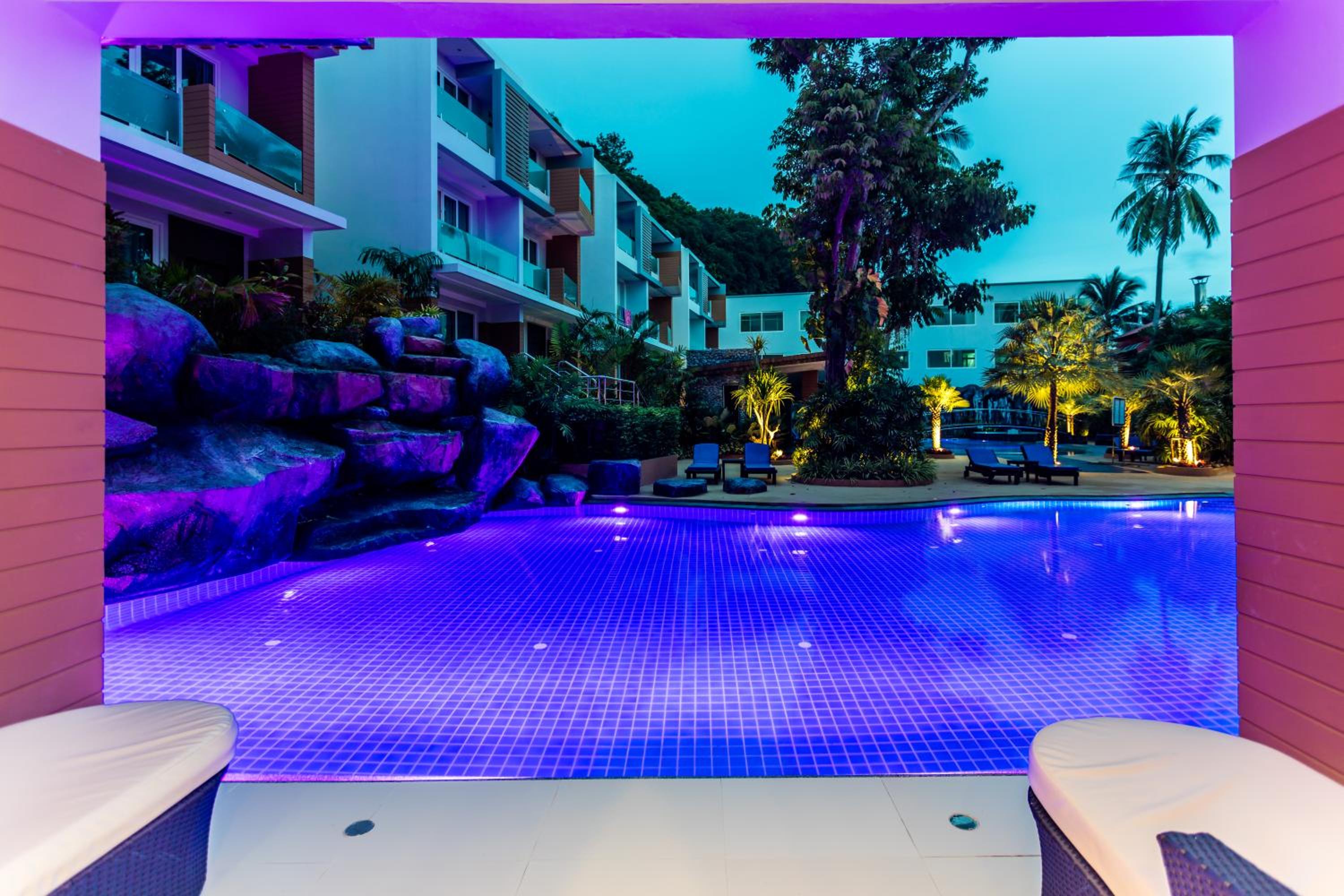 Deluxe Double Room with Pool Access - Photo 5