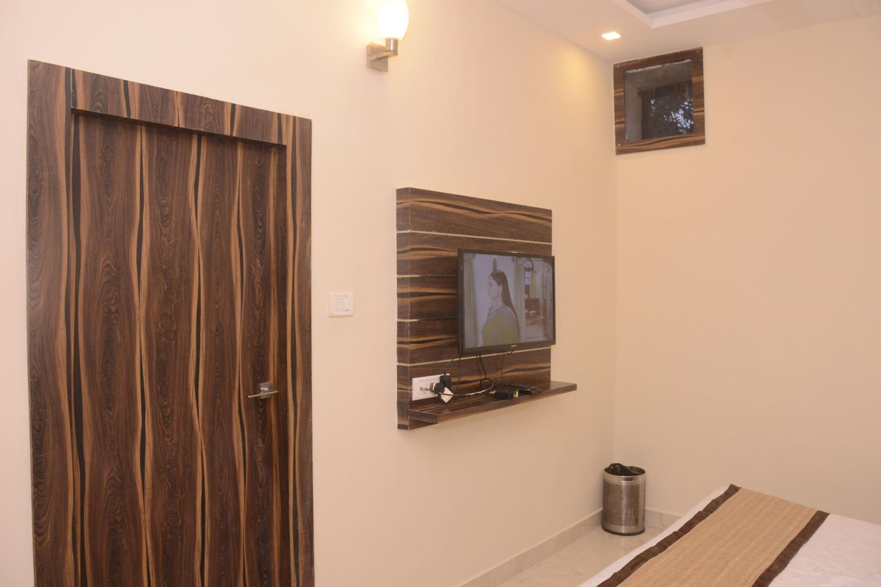 Deluxe Room - Photo 1