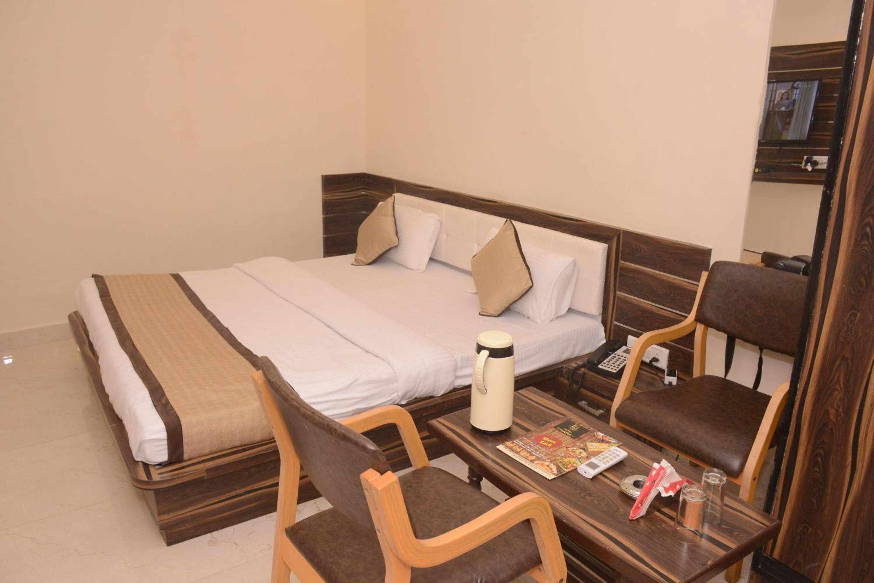 Deluxe Room - Photo 3