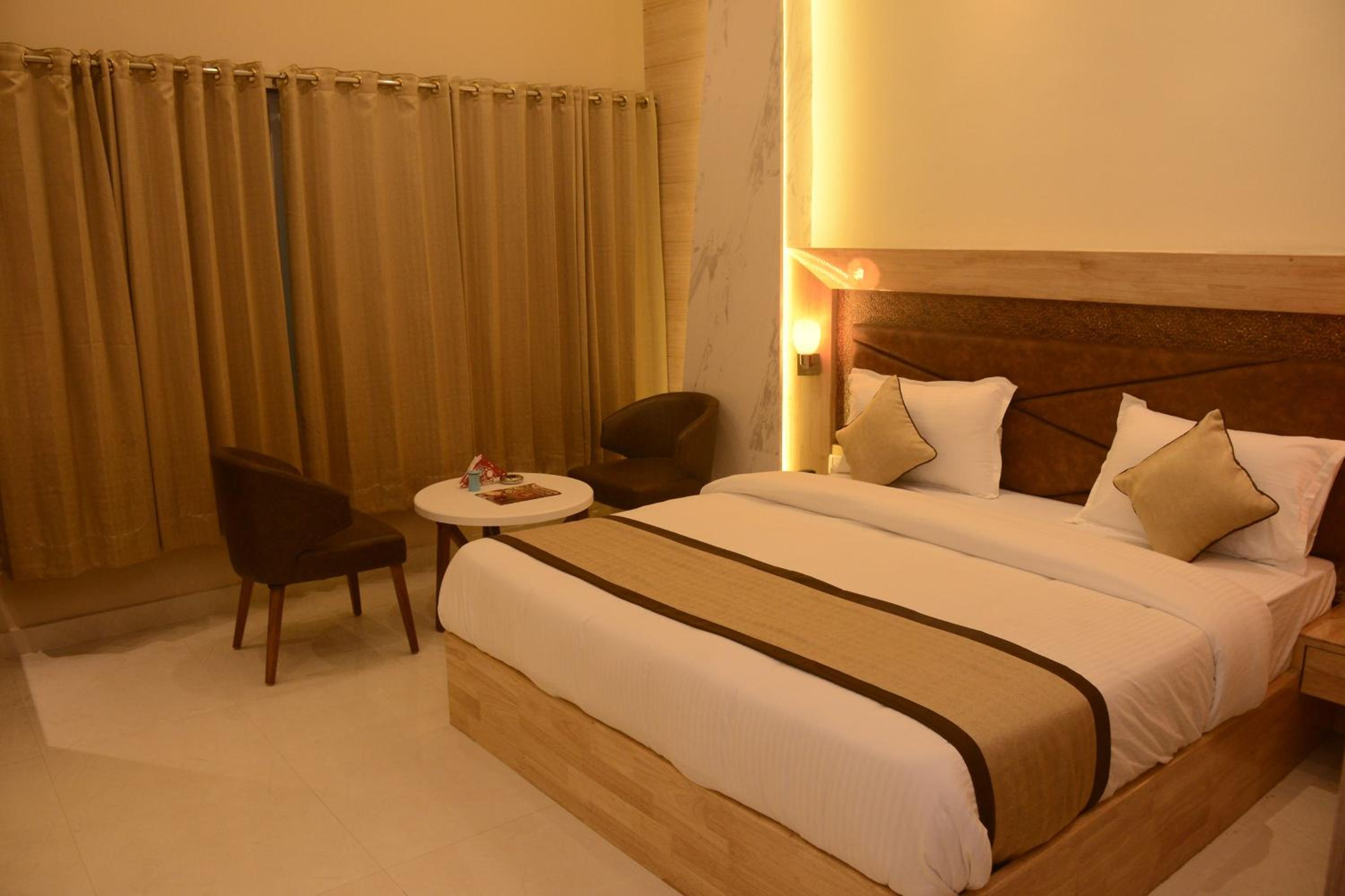 Premiere Room - Photo 15