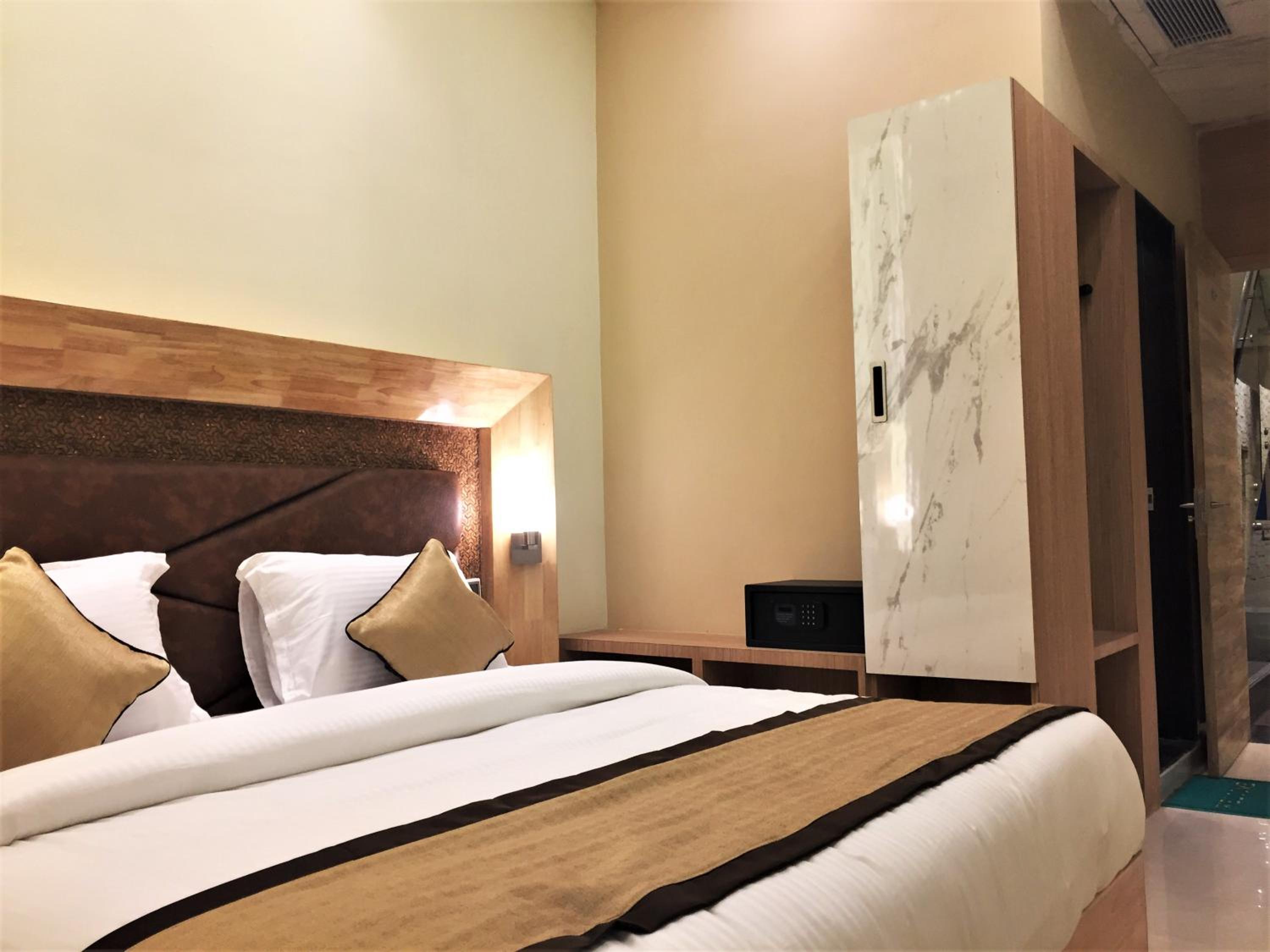 Premiere Room - Photo 8