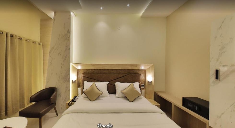 Premiere Room - Photo 17