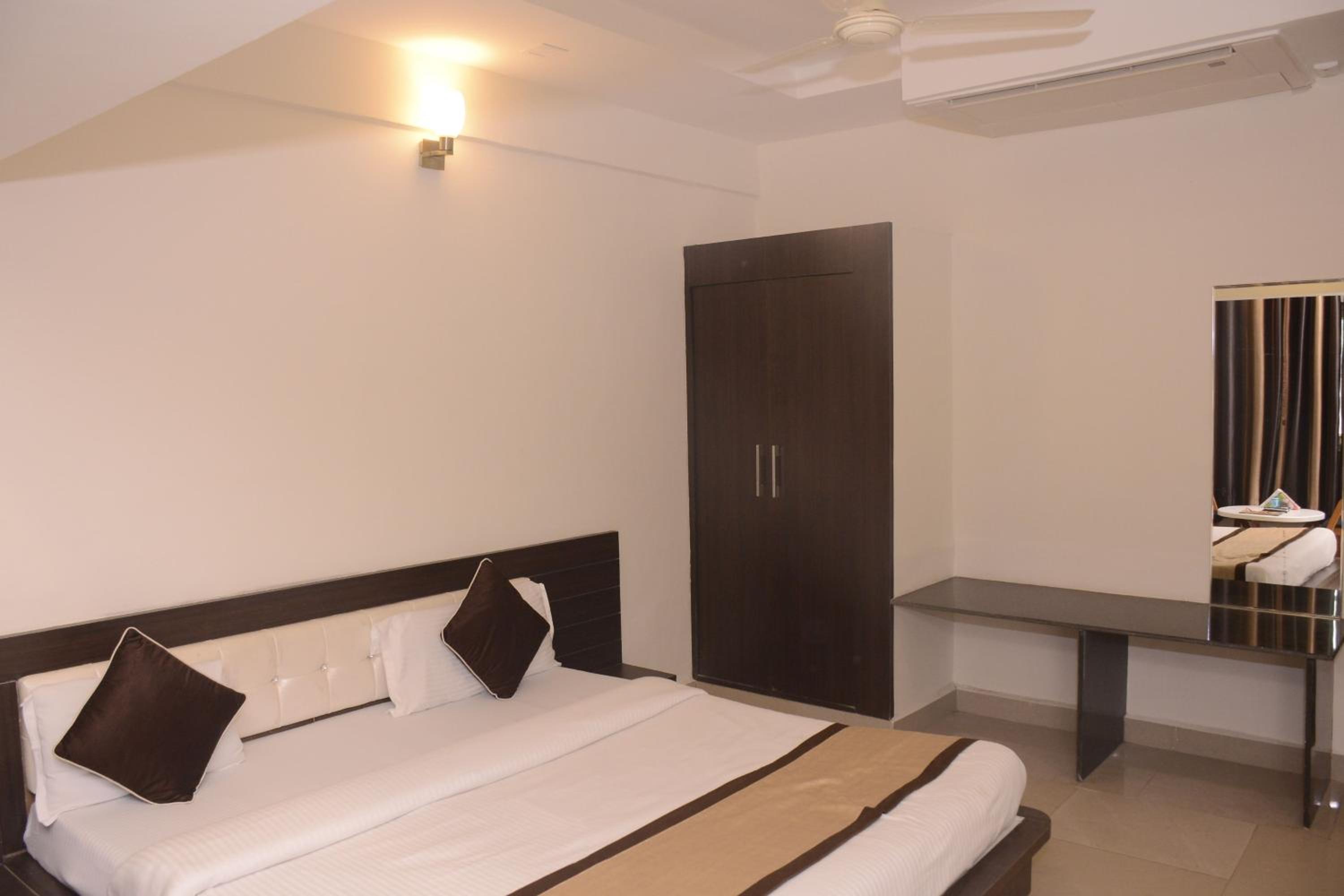 Executive Room - Photo 1