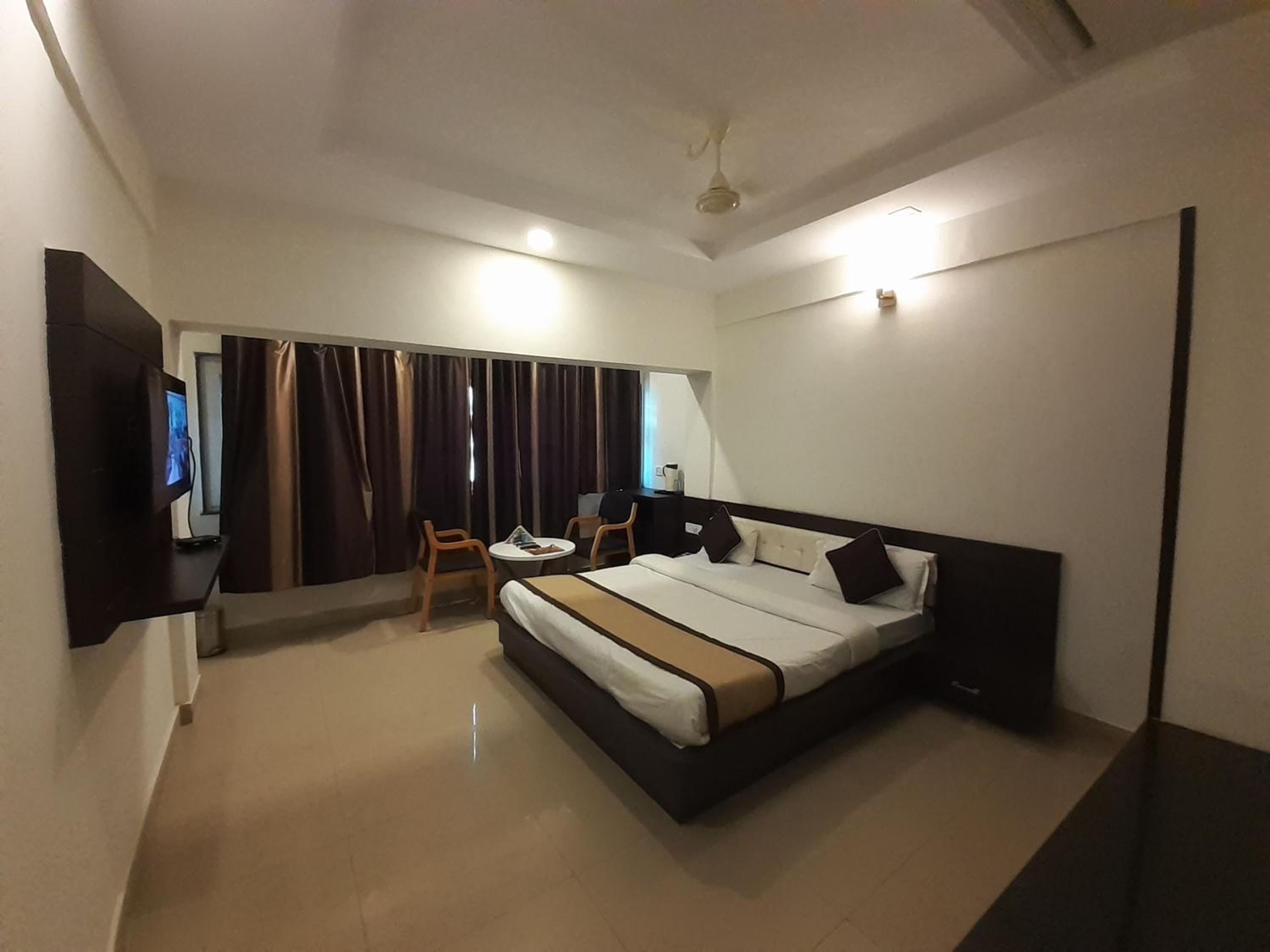 Executive Room - Photo 6