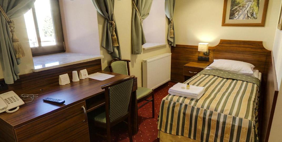 Classic Twin Room - Photo 2
