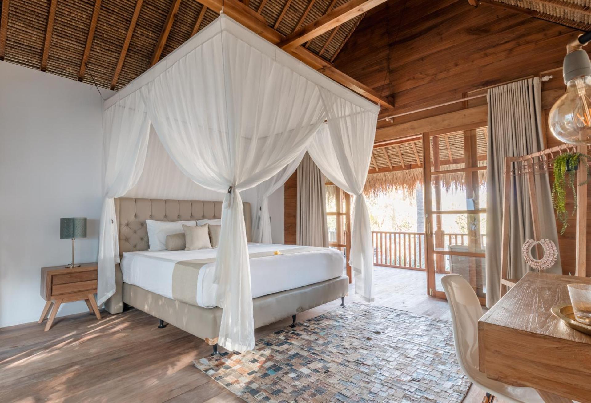 Deluxe Double Room with Balcony - Photo 17