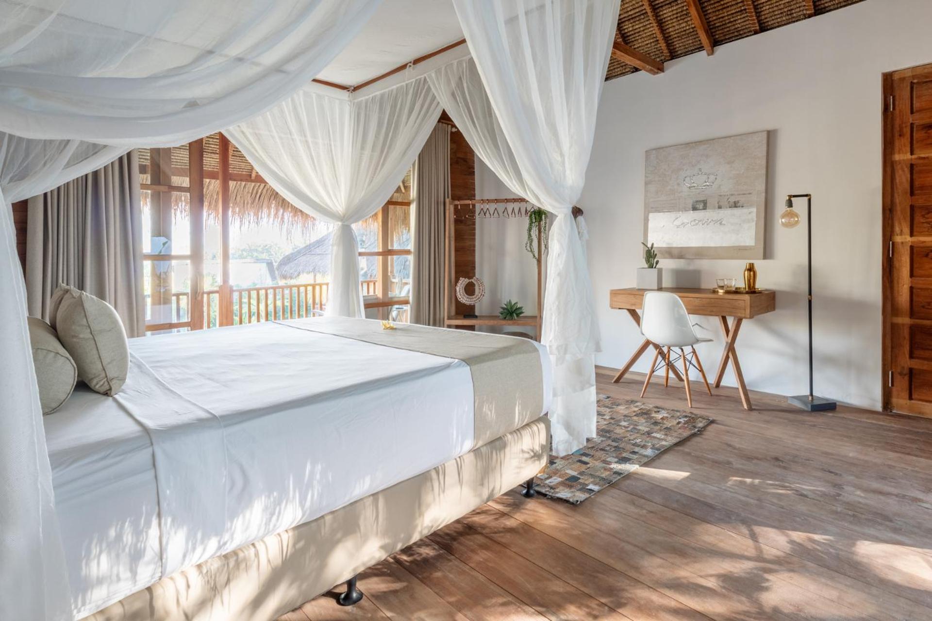Deluxe Double Room with Balcony - Photo 18