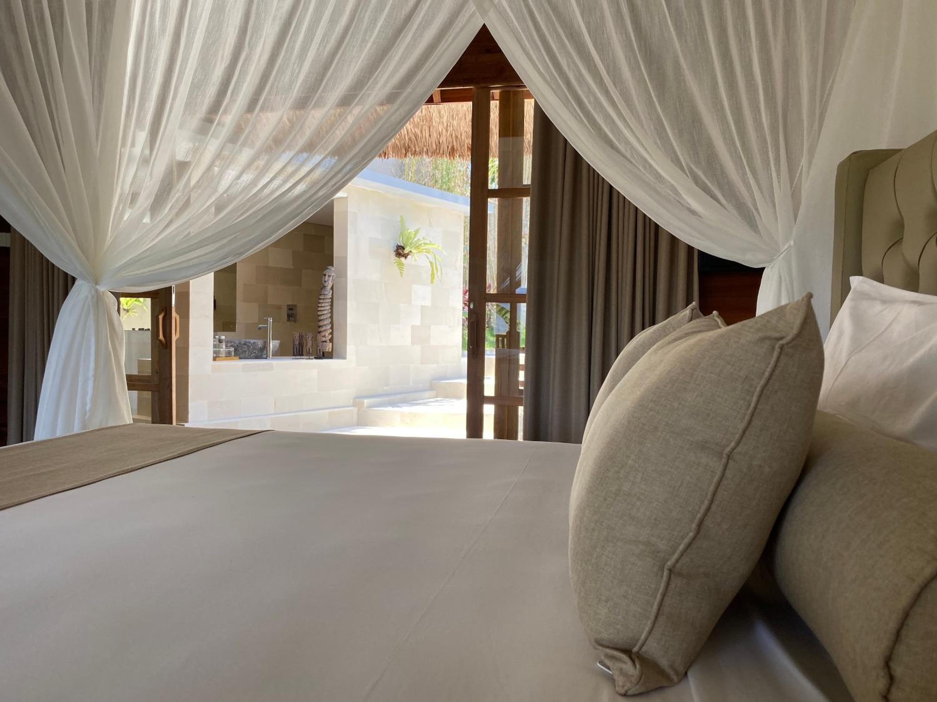 Deluxe Double Room with Balcony - Photo 8