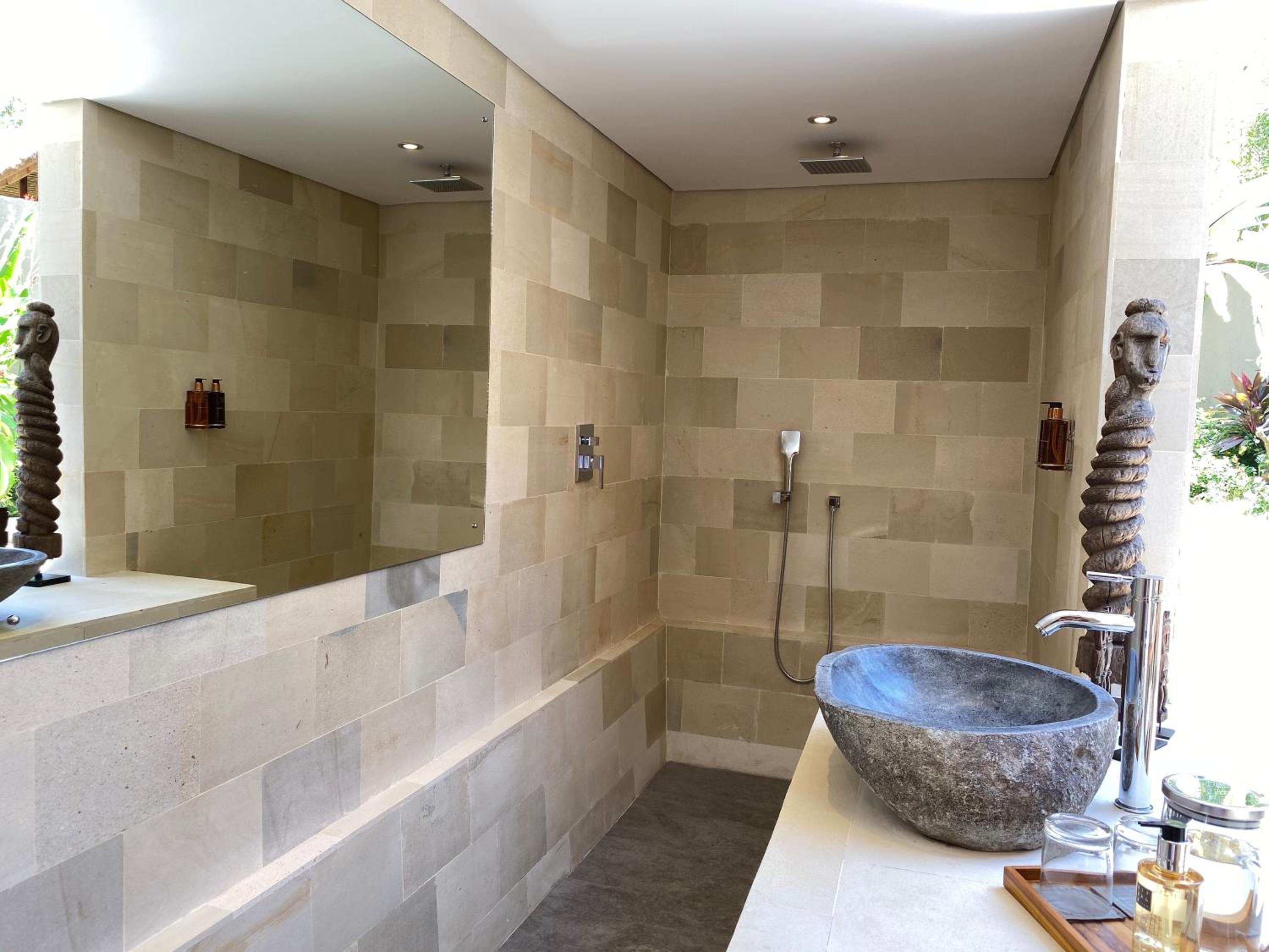 Deluxe Double Room with Balcony - Photo 5