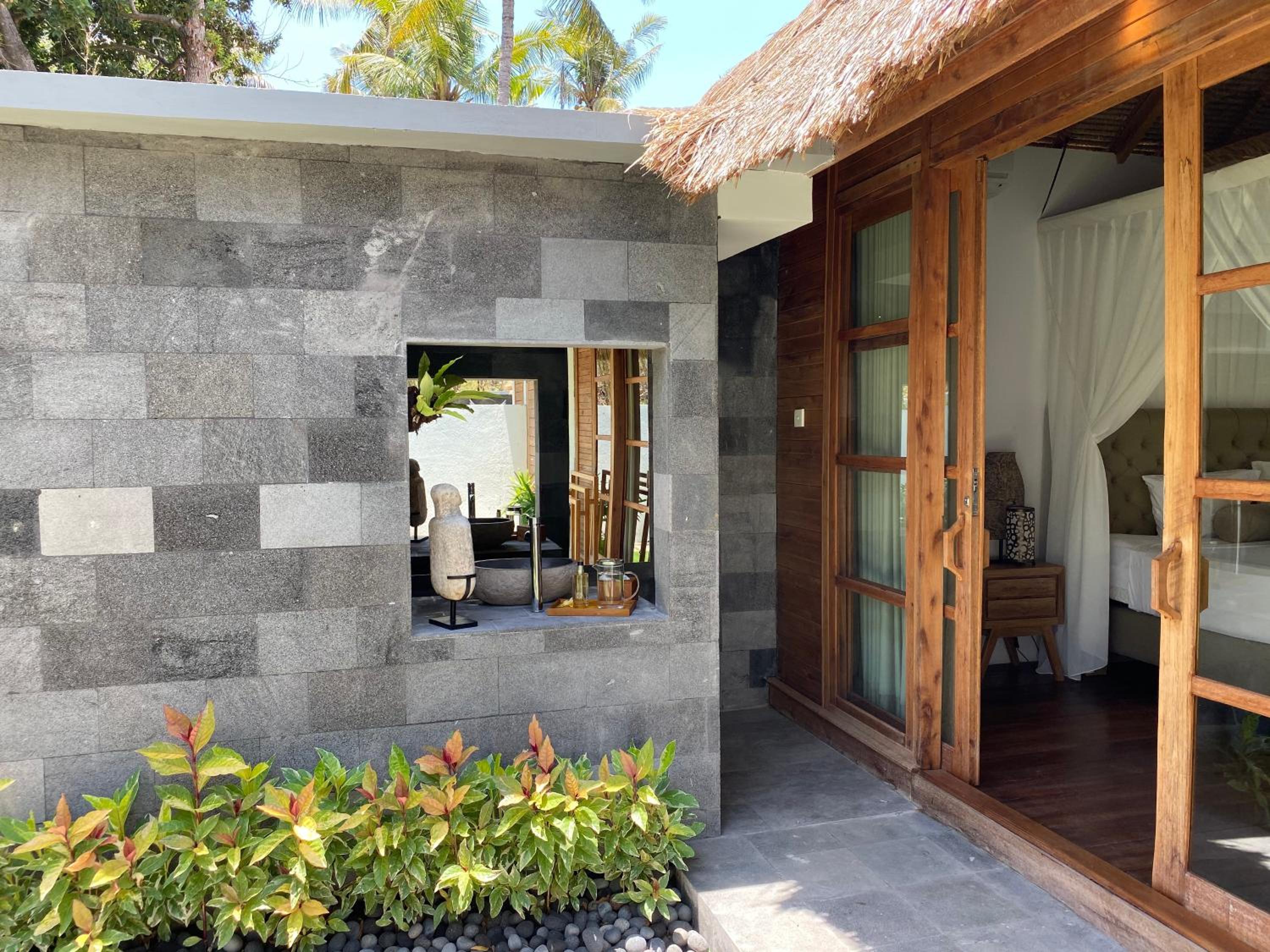 Deluxe Double Room with Balcony - Photo 14