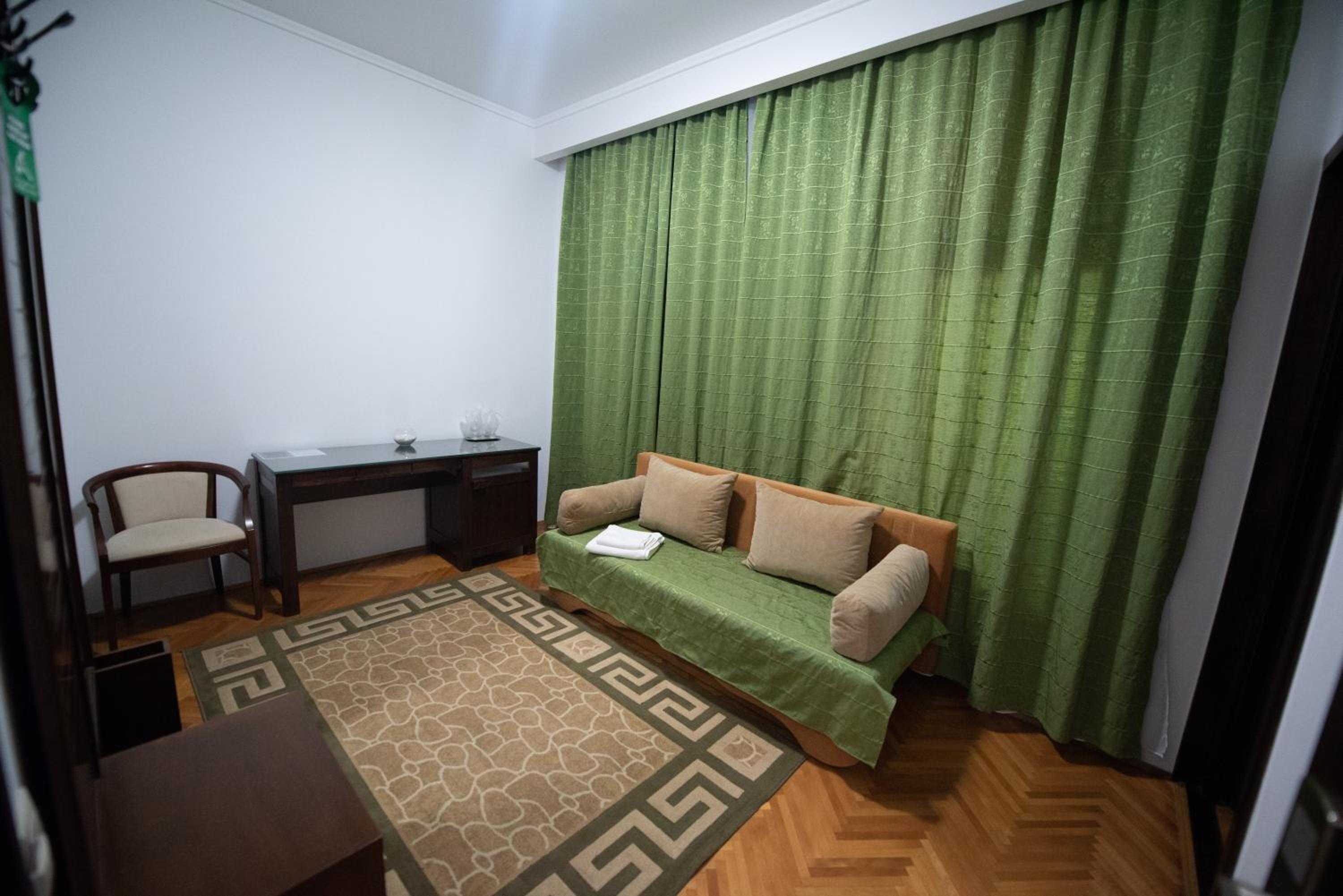 Suite - Photo 3