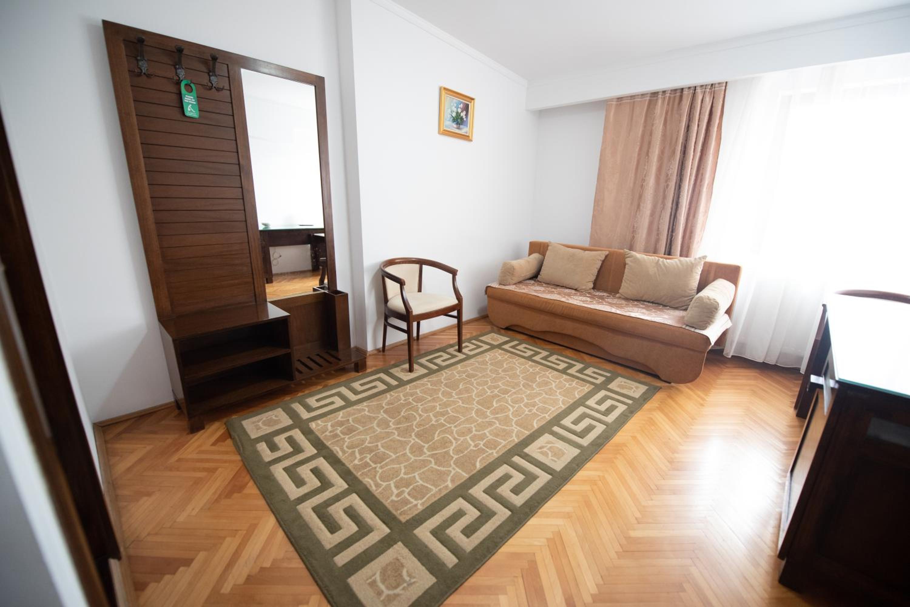 Suite - Photo 5