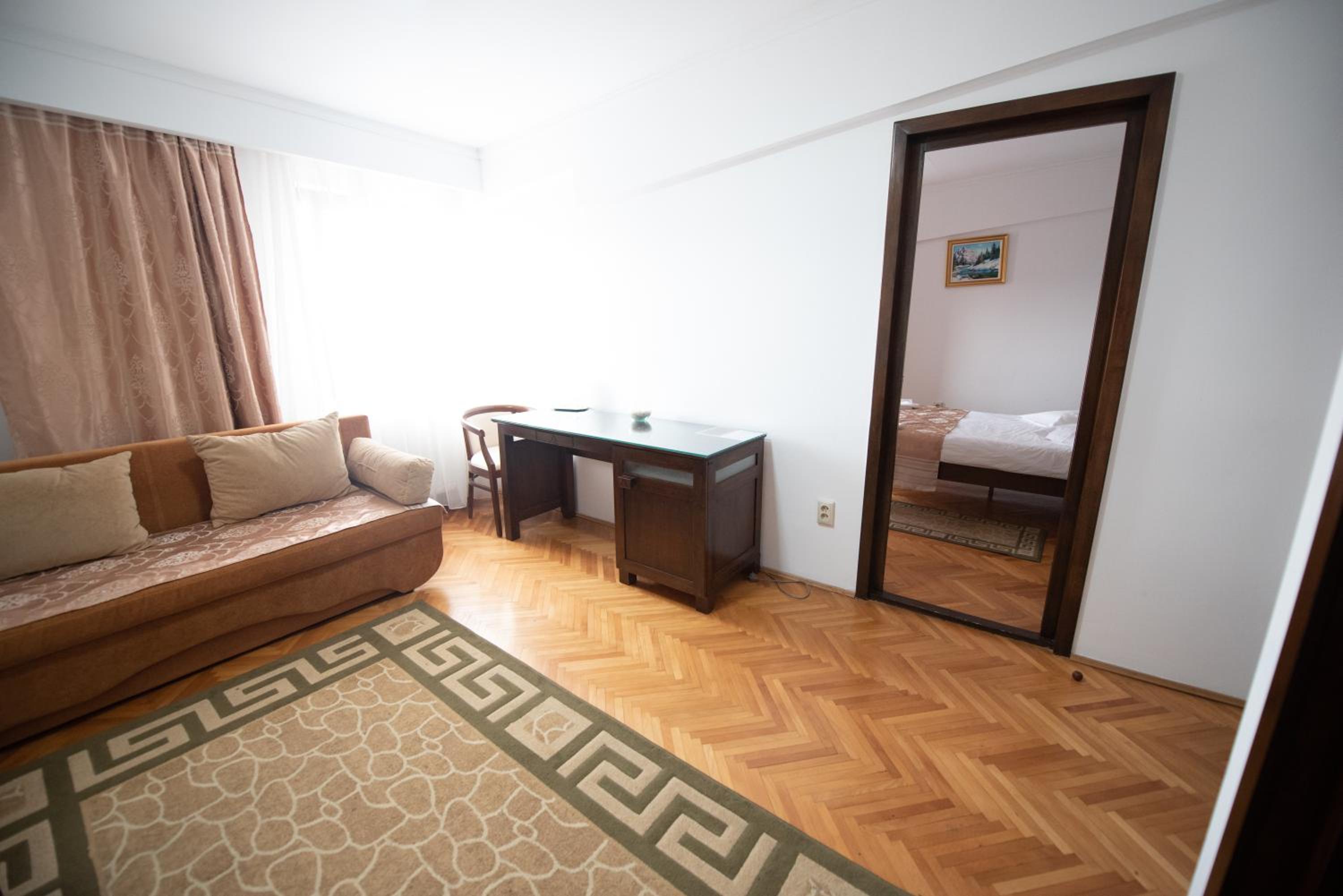 Suite - Photo 1