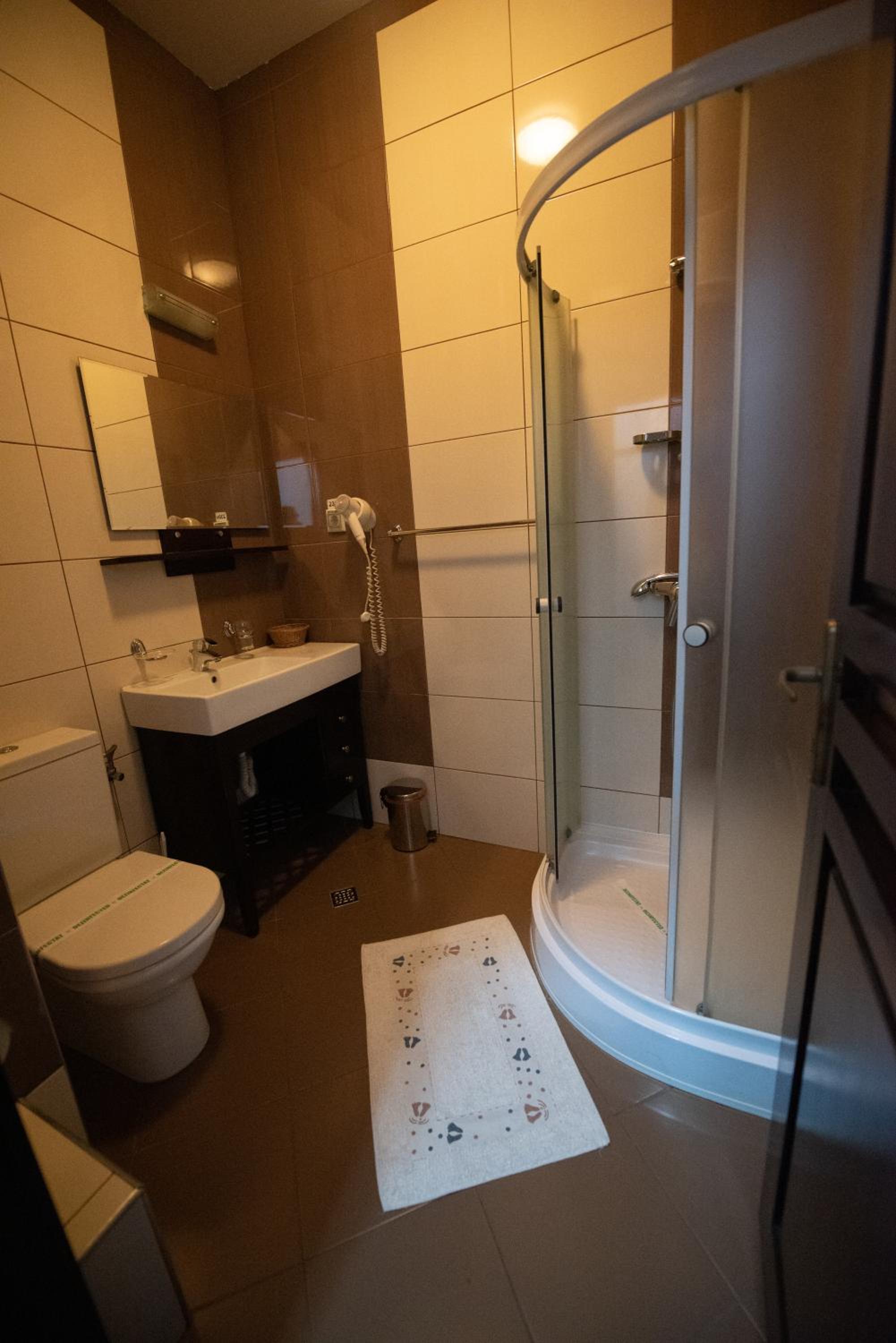 Double or Twin Room - Photo 53
