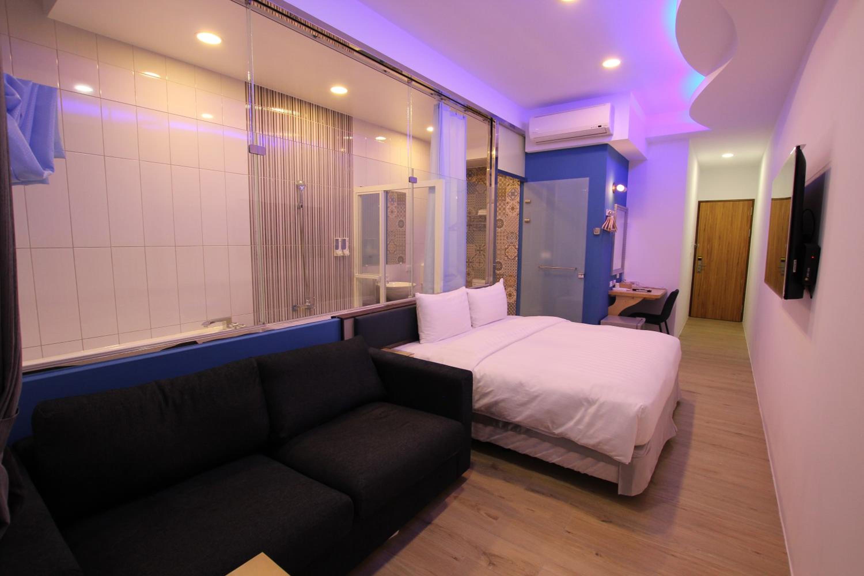 Deluxe Double Room with Balcony and Sea View photo 3