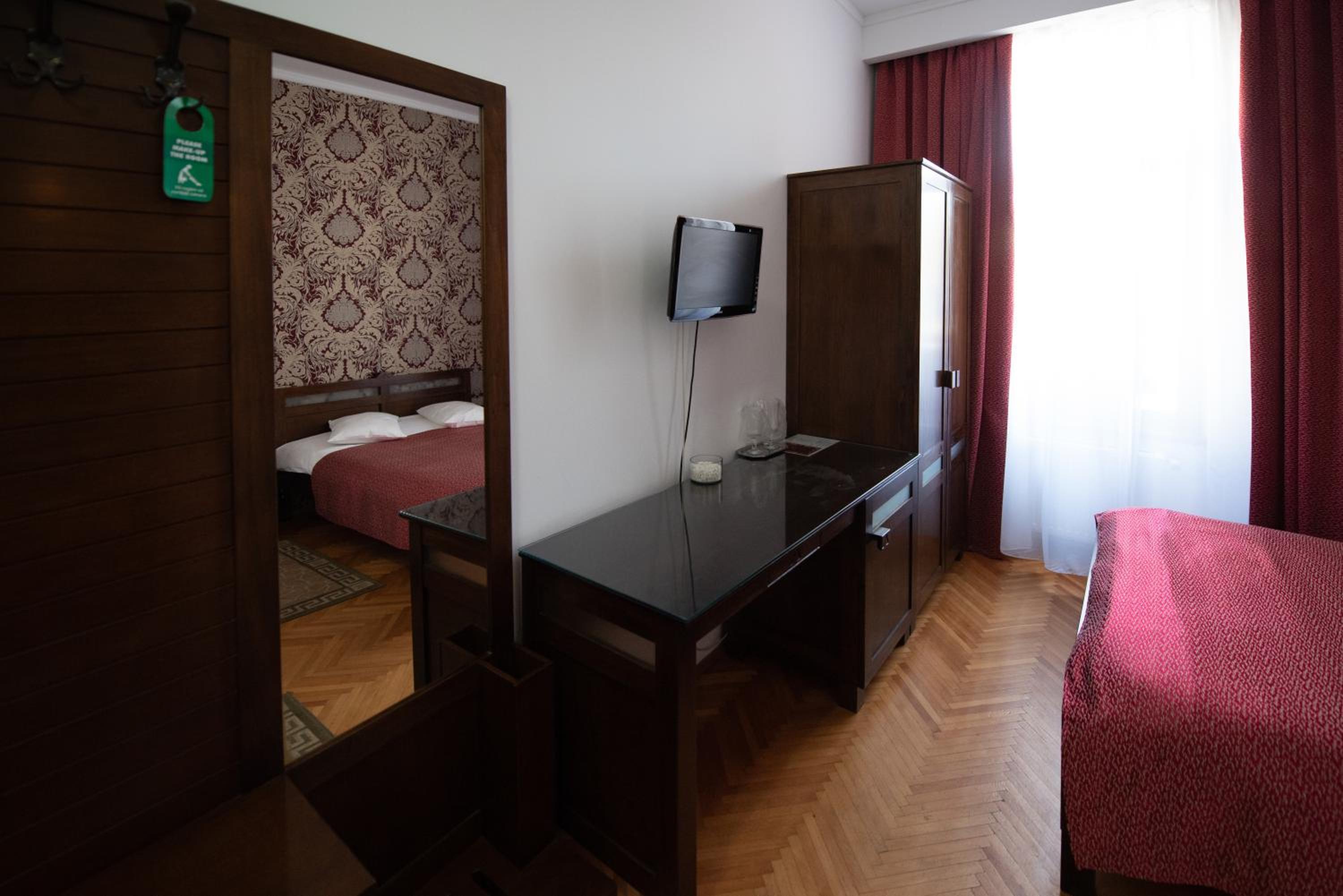 Double or Twin Room - Photo 38