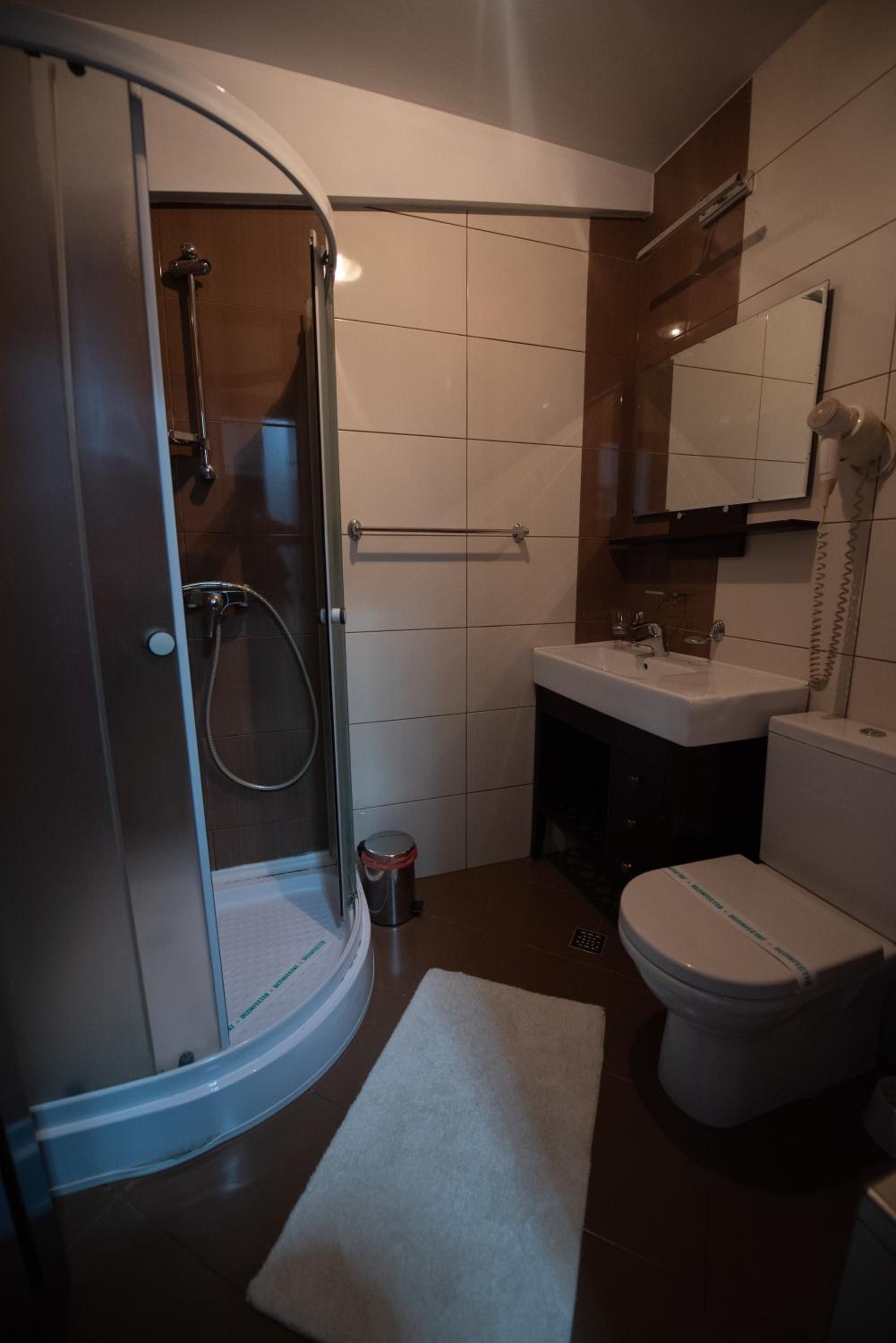 Double or Twin Room - Photo 36