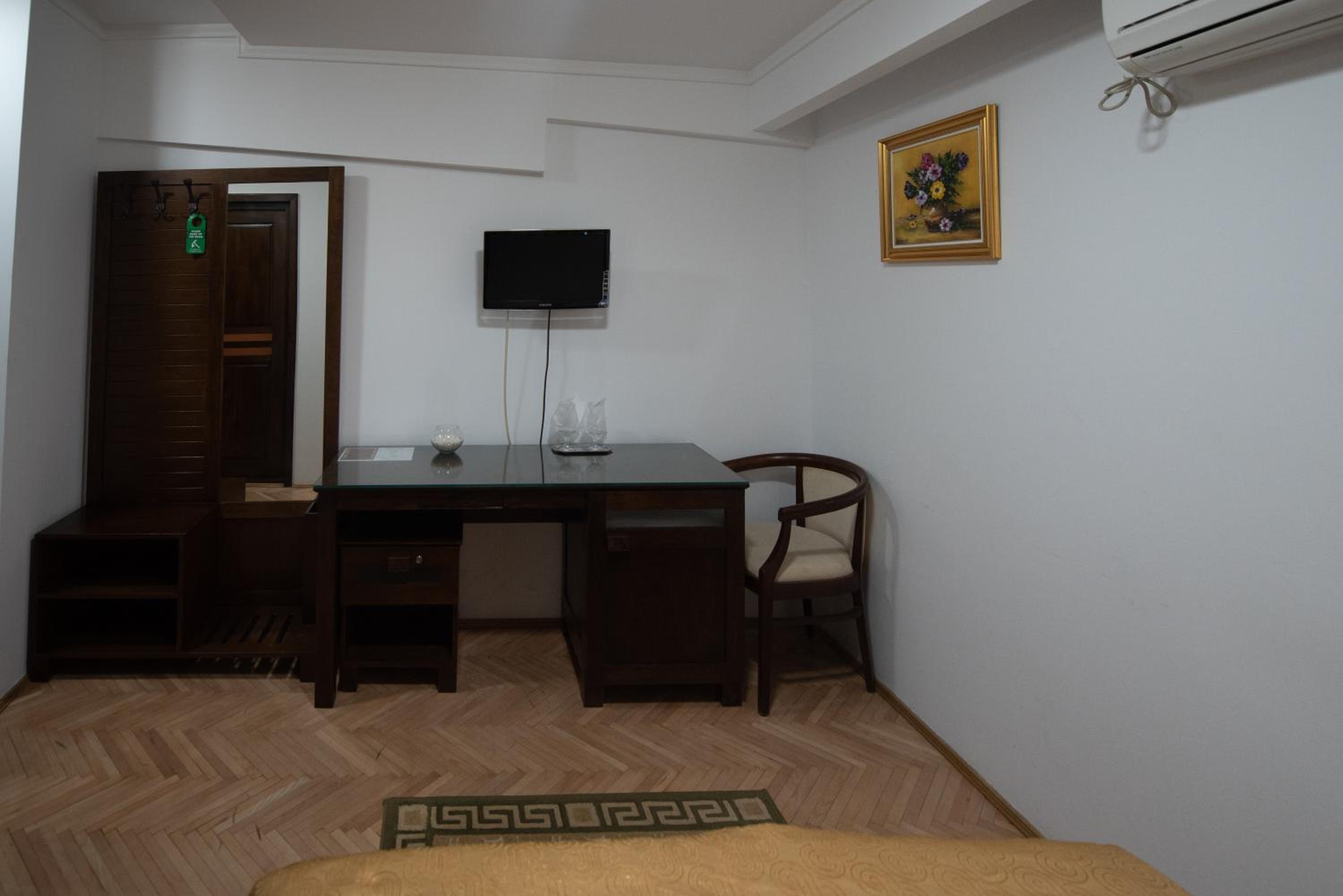 Double or Twin Room - Photo 35