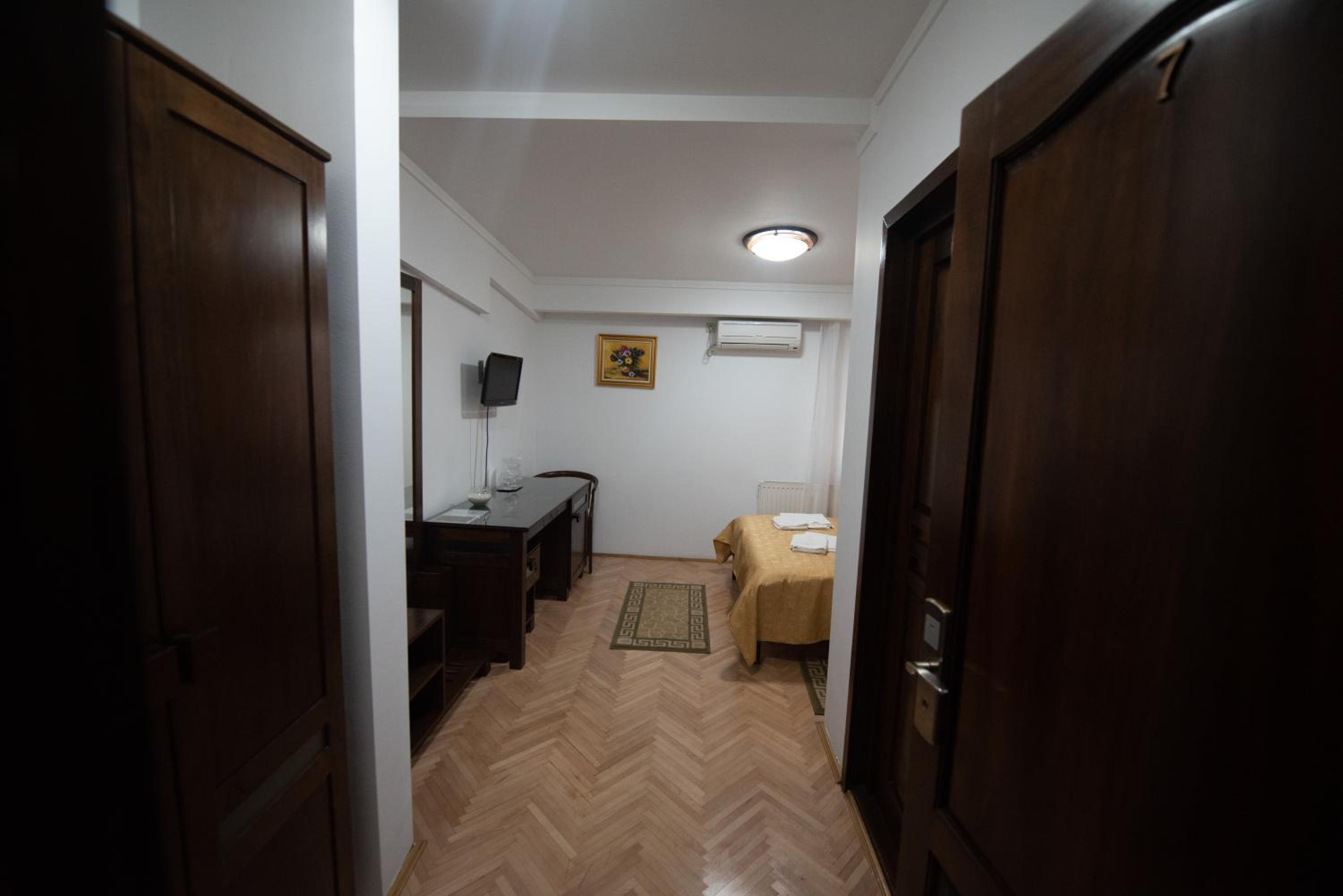 Double or Twin Room - Photo 30