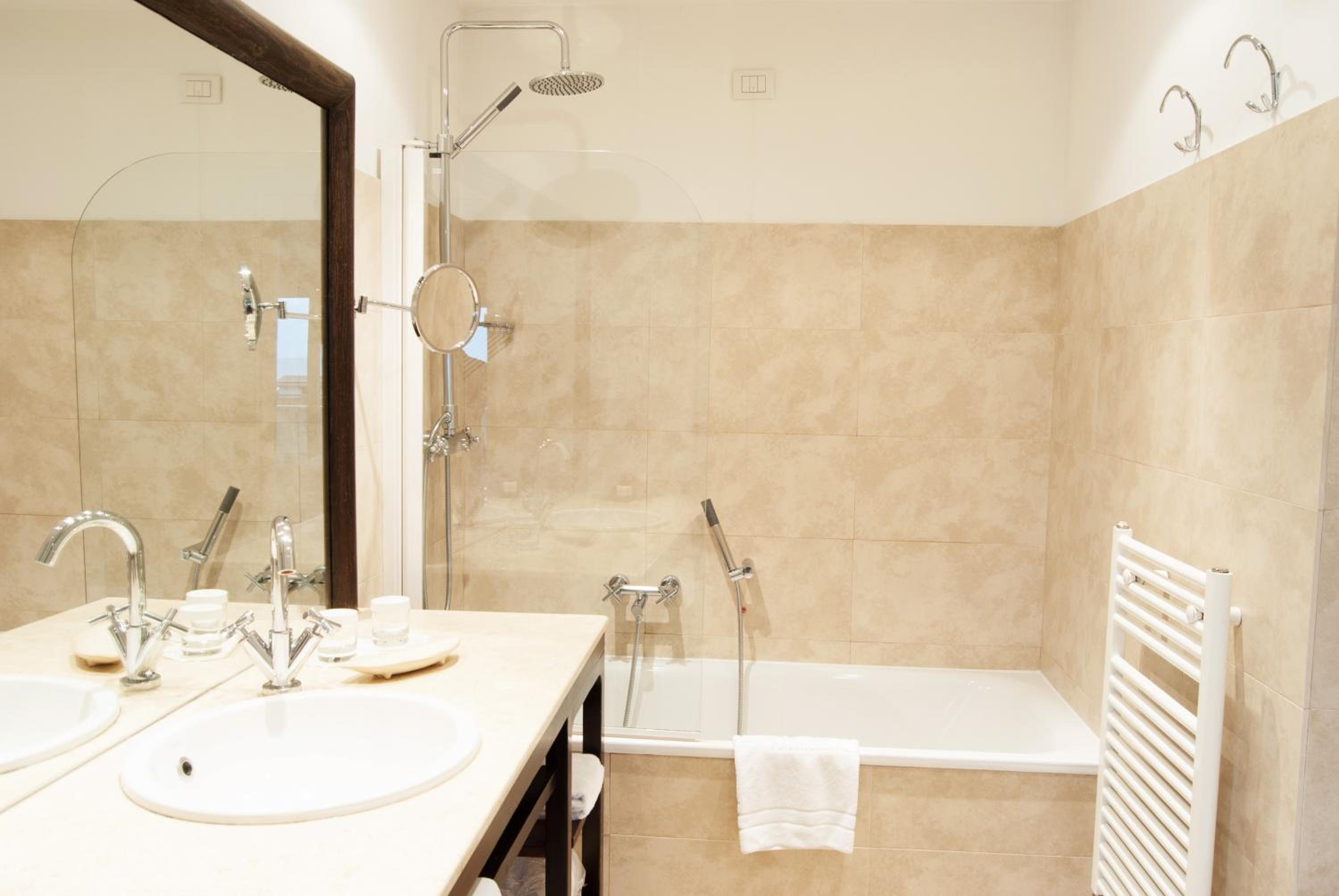 Basic Double Room photo 2