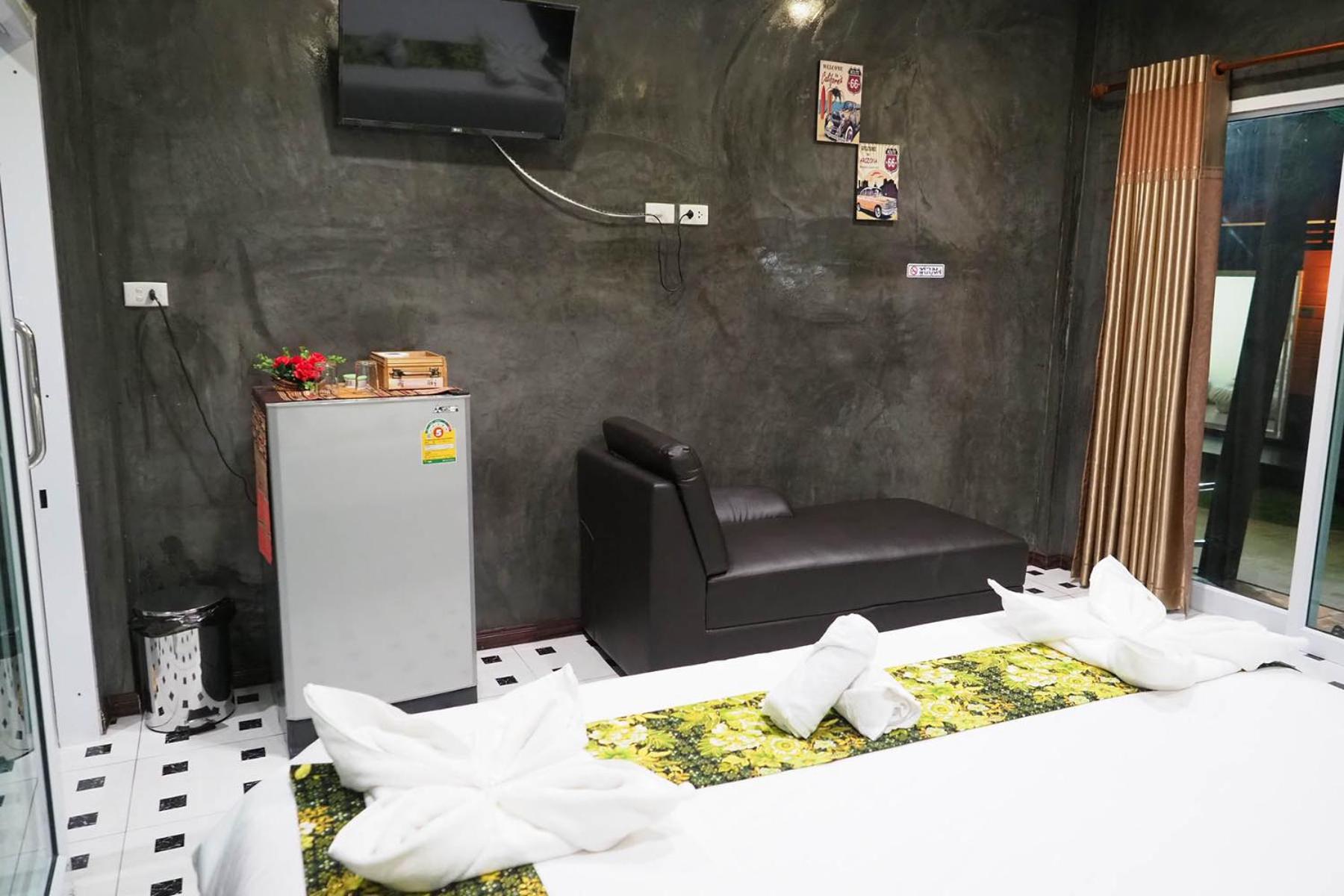 Deluxe Double Room With Balcony - Photo 7