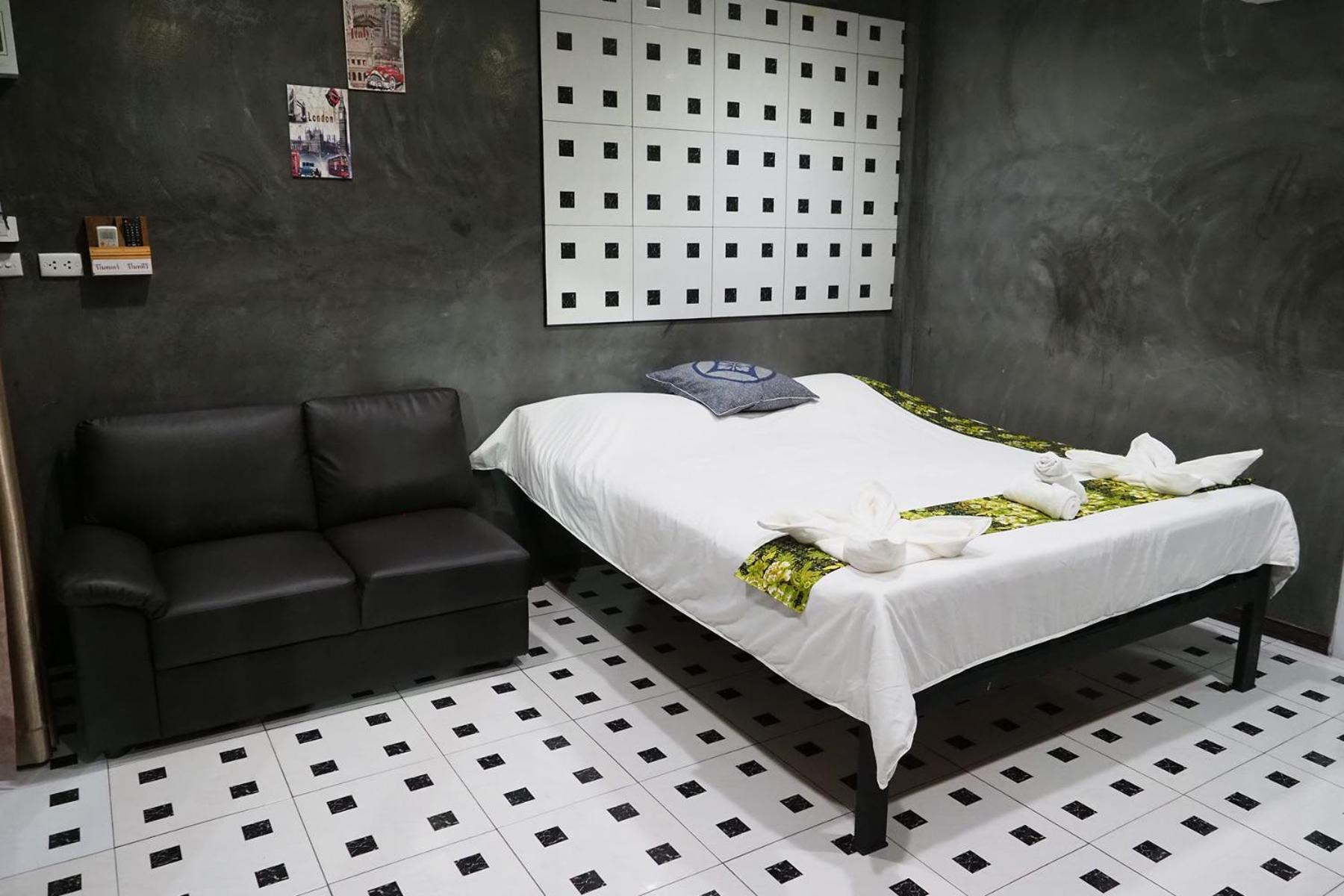 Deluxe Double Room With Balcony - Photo 6