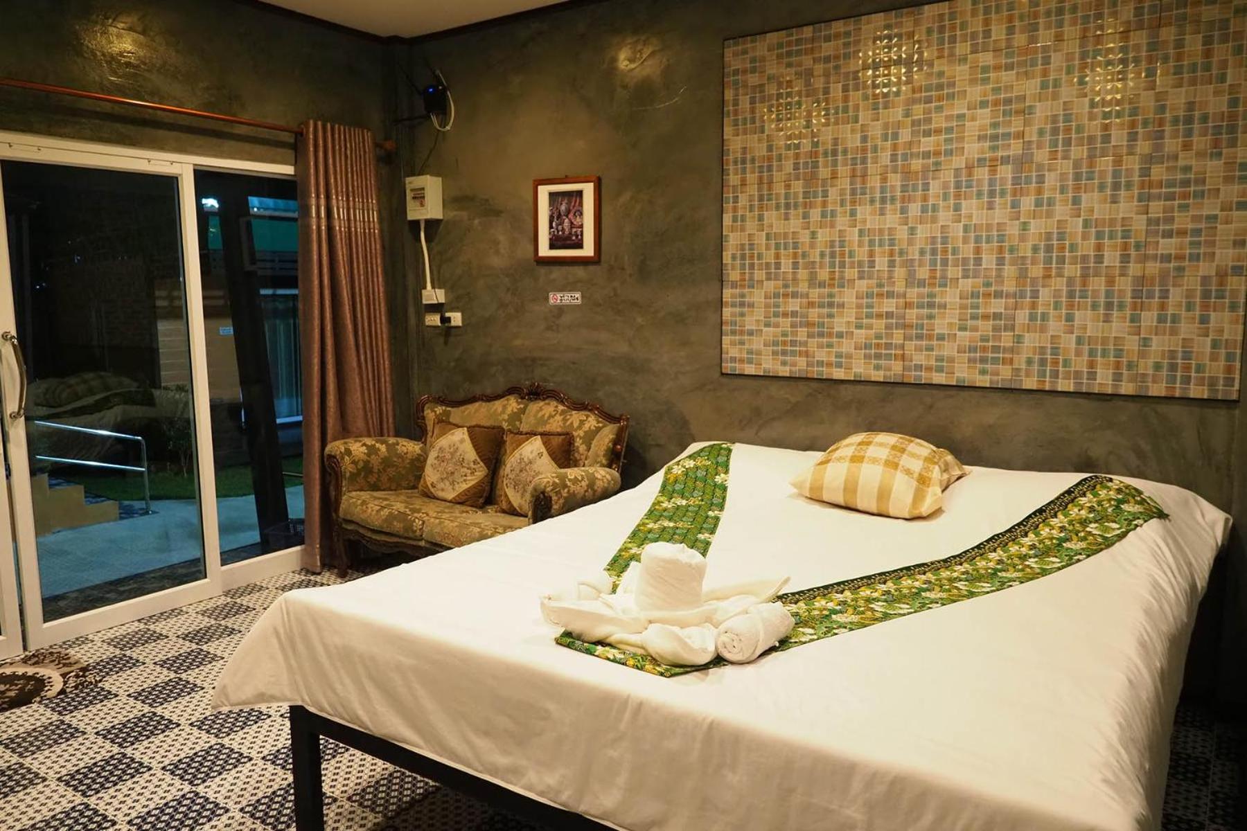 Deluxe Double Room With Balcony - Photo 4