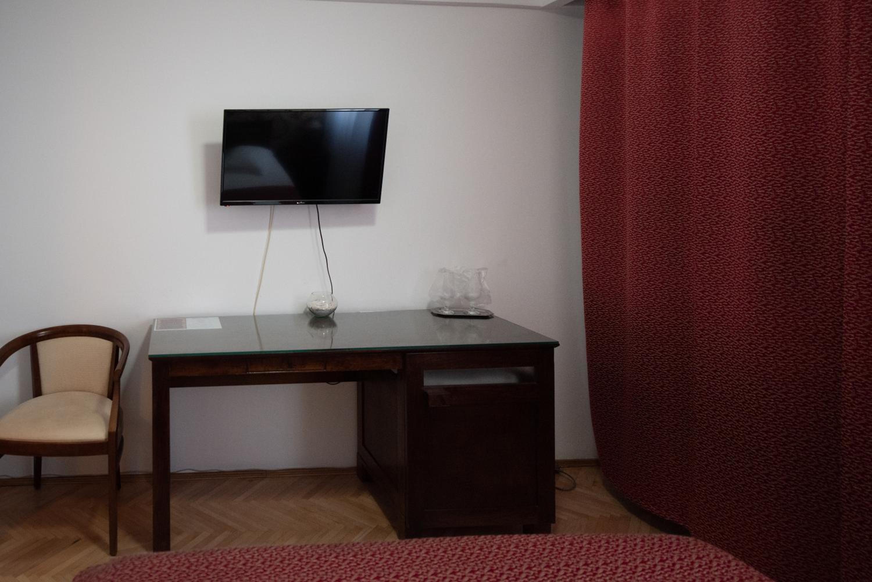 Double or Twin Room - Photo 18