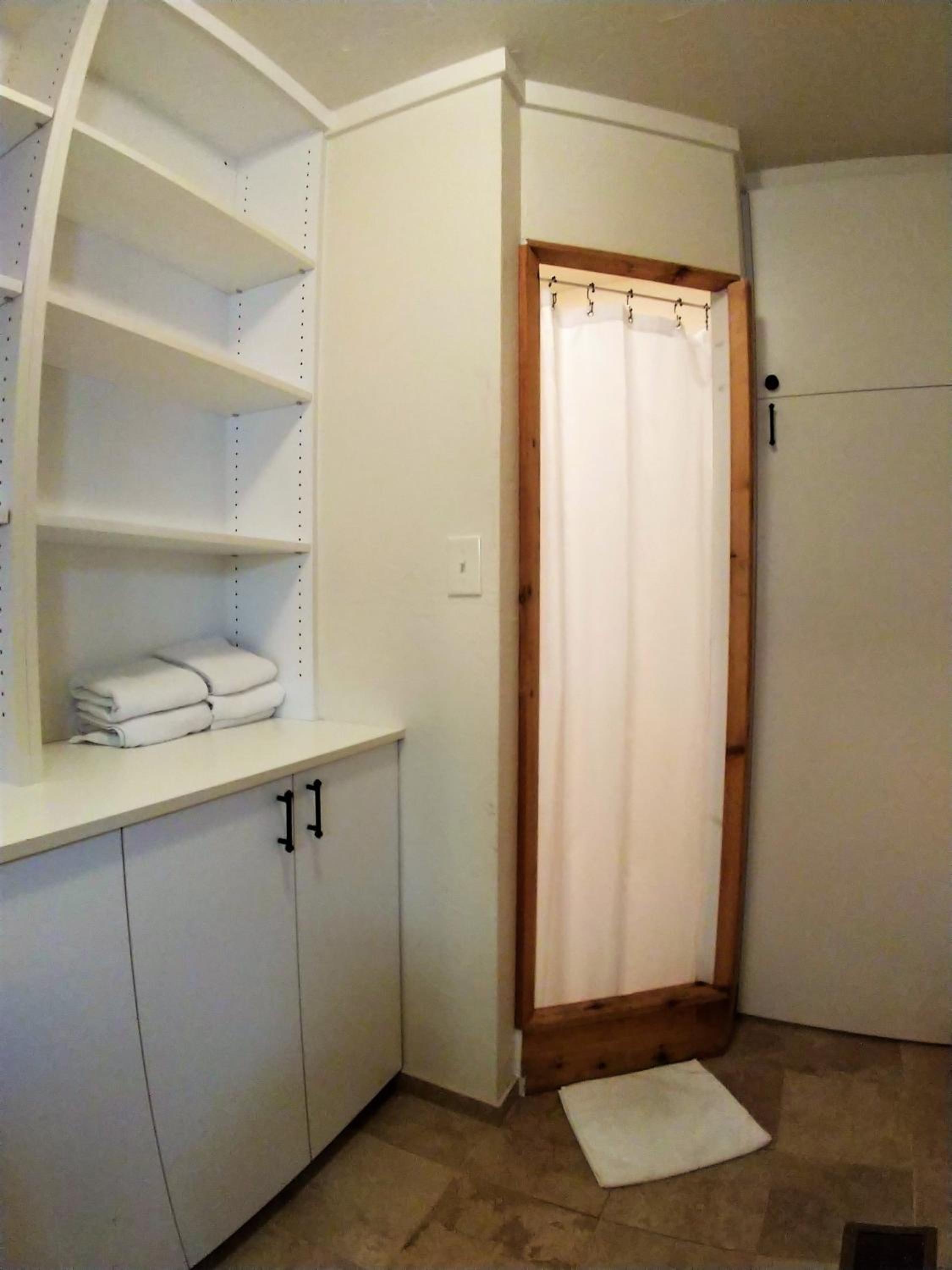 Single Bed in 6-Bed Dormitory Room photo 2