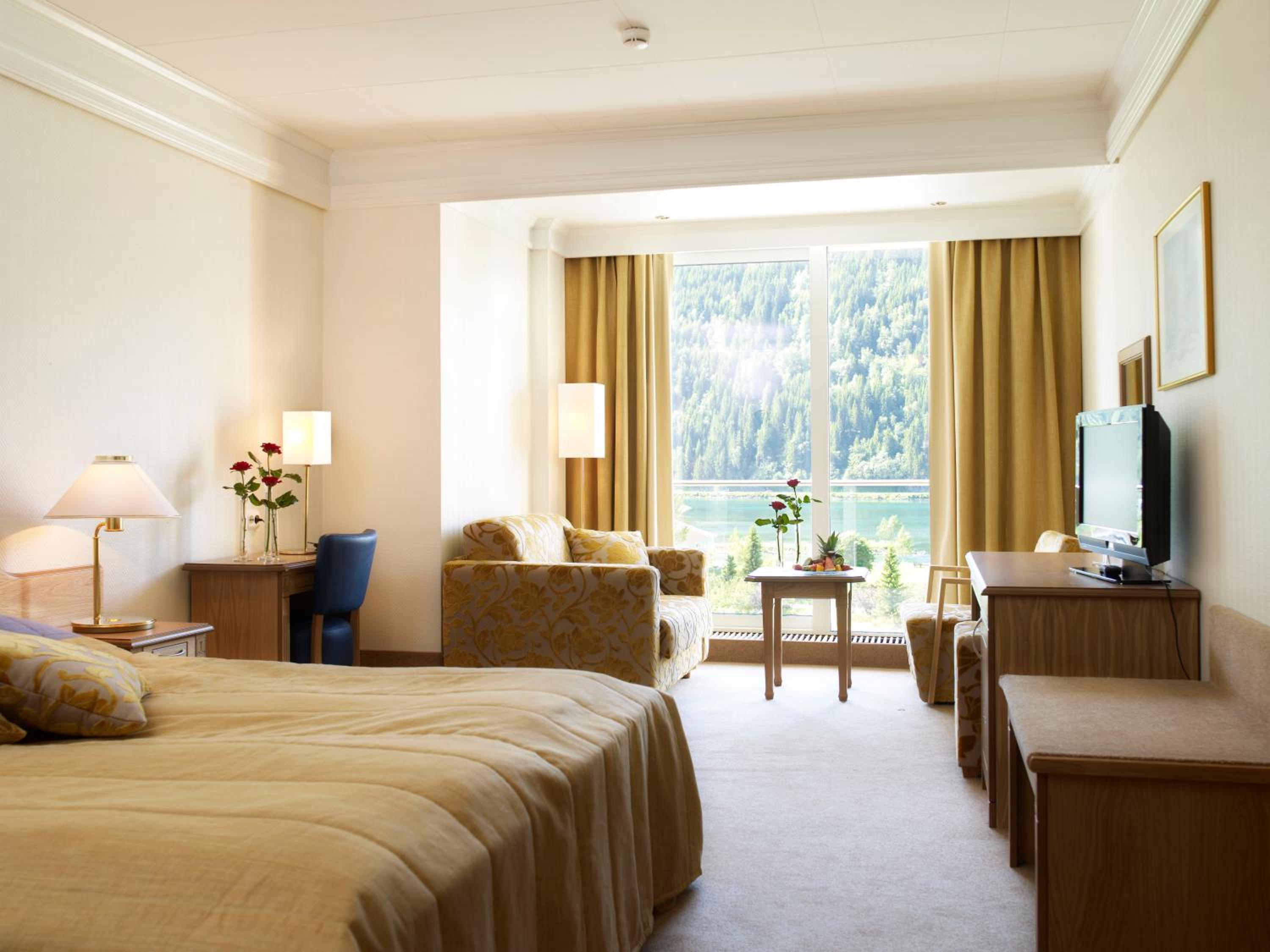 Superior Double with Balcony and Fjord View - Photo 7