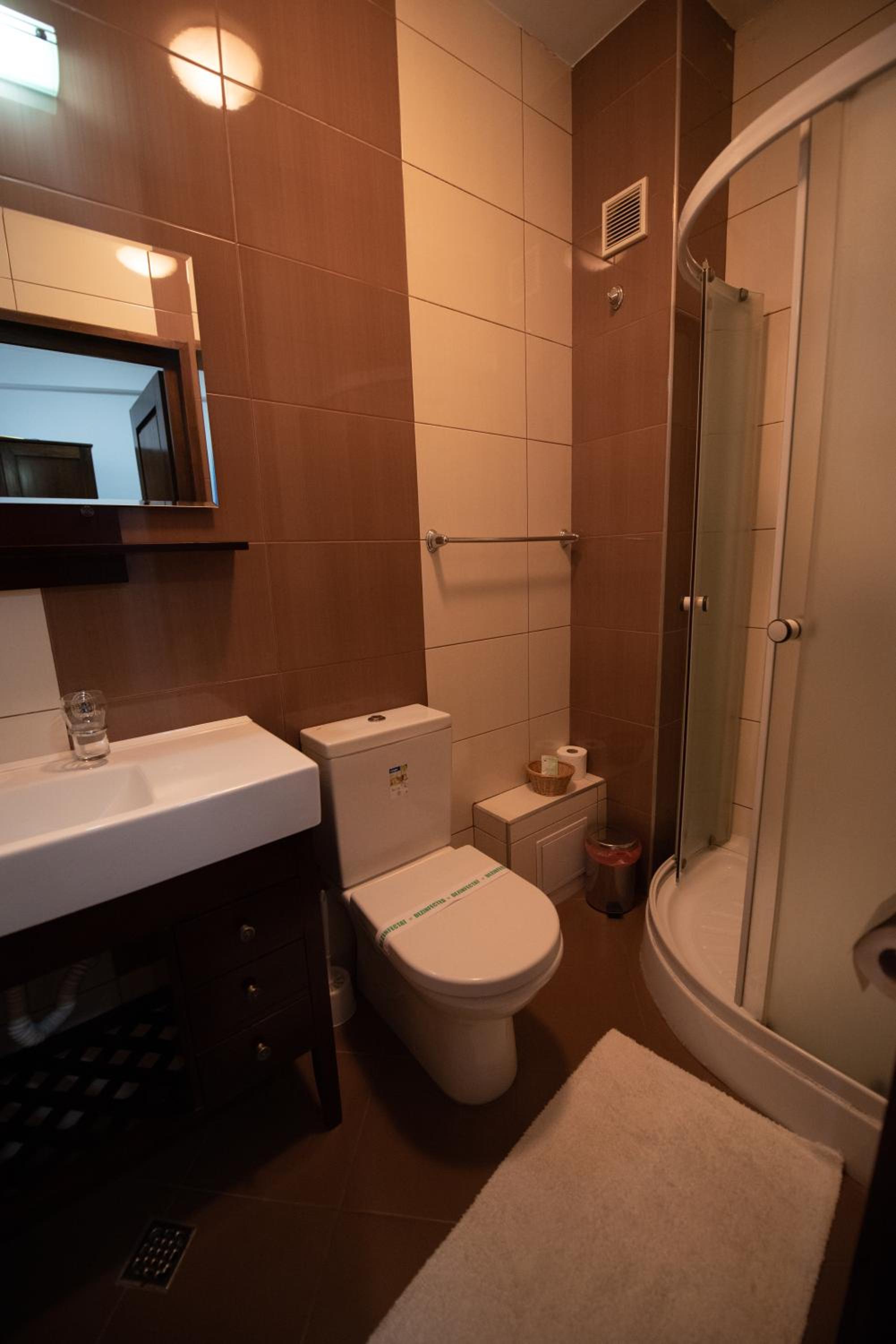 Double or Twin Room - Photo 7