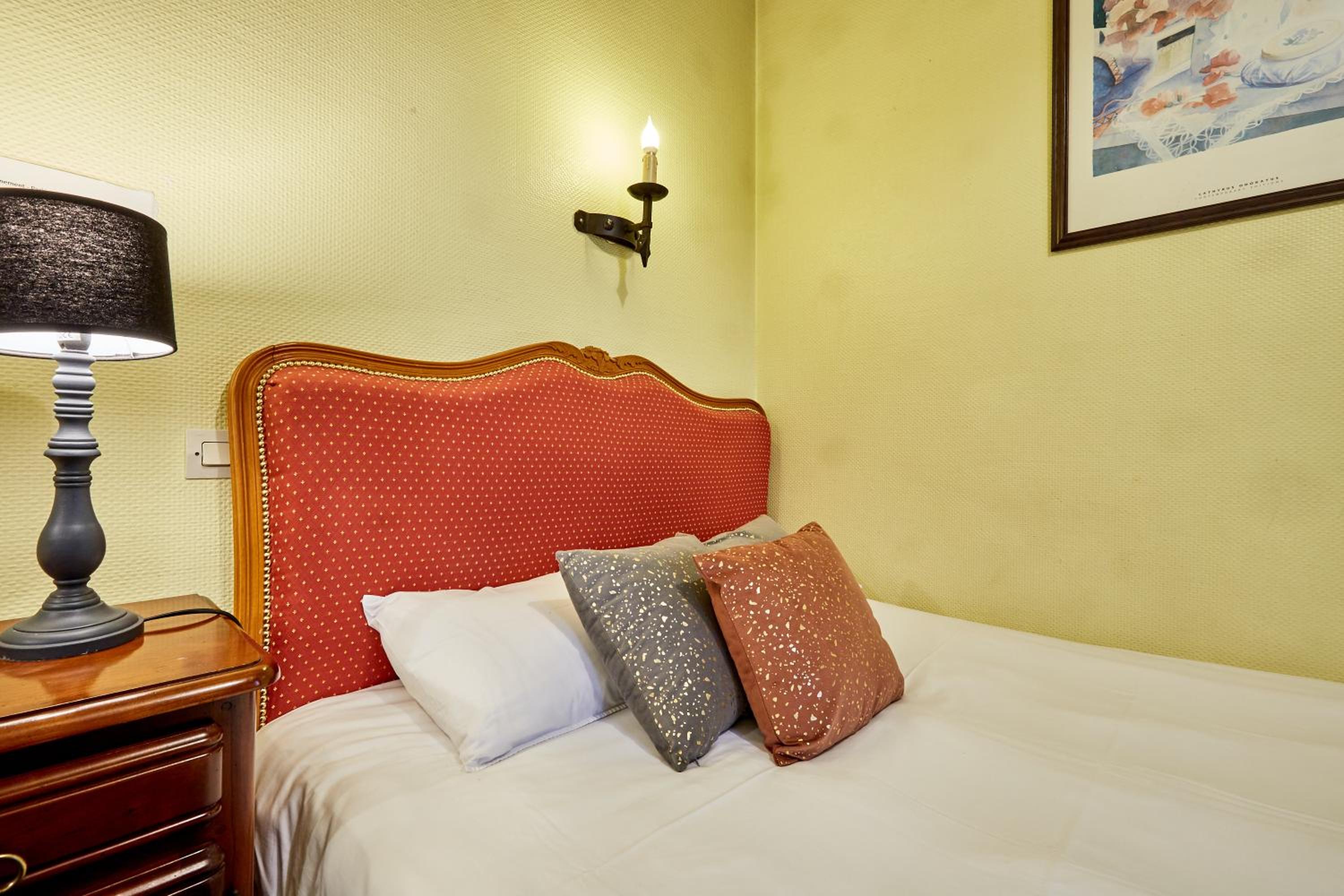 Double Room - Photo 16
