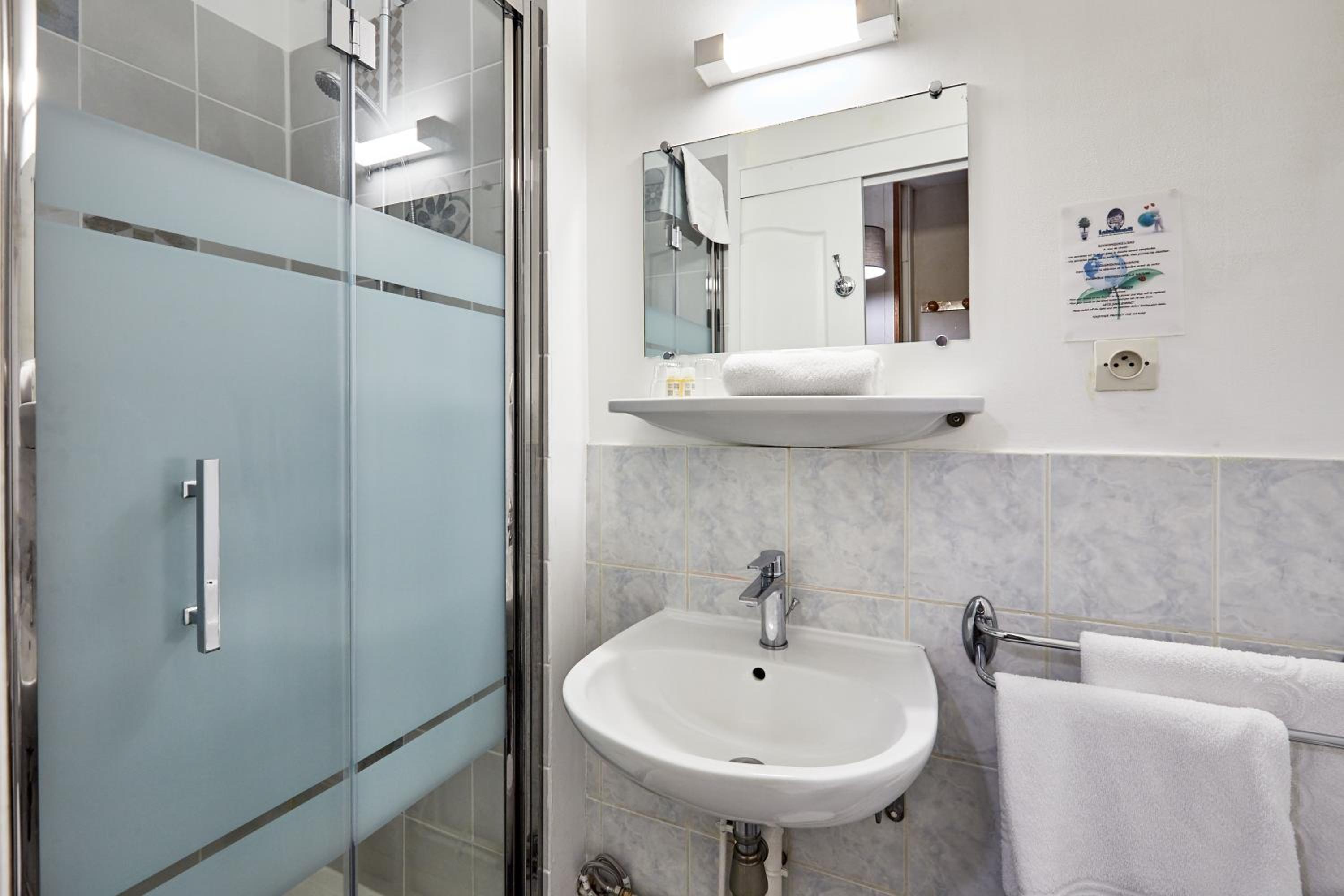 Double Room - Photo 15