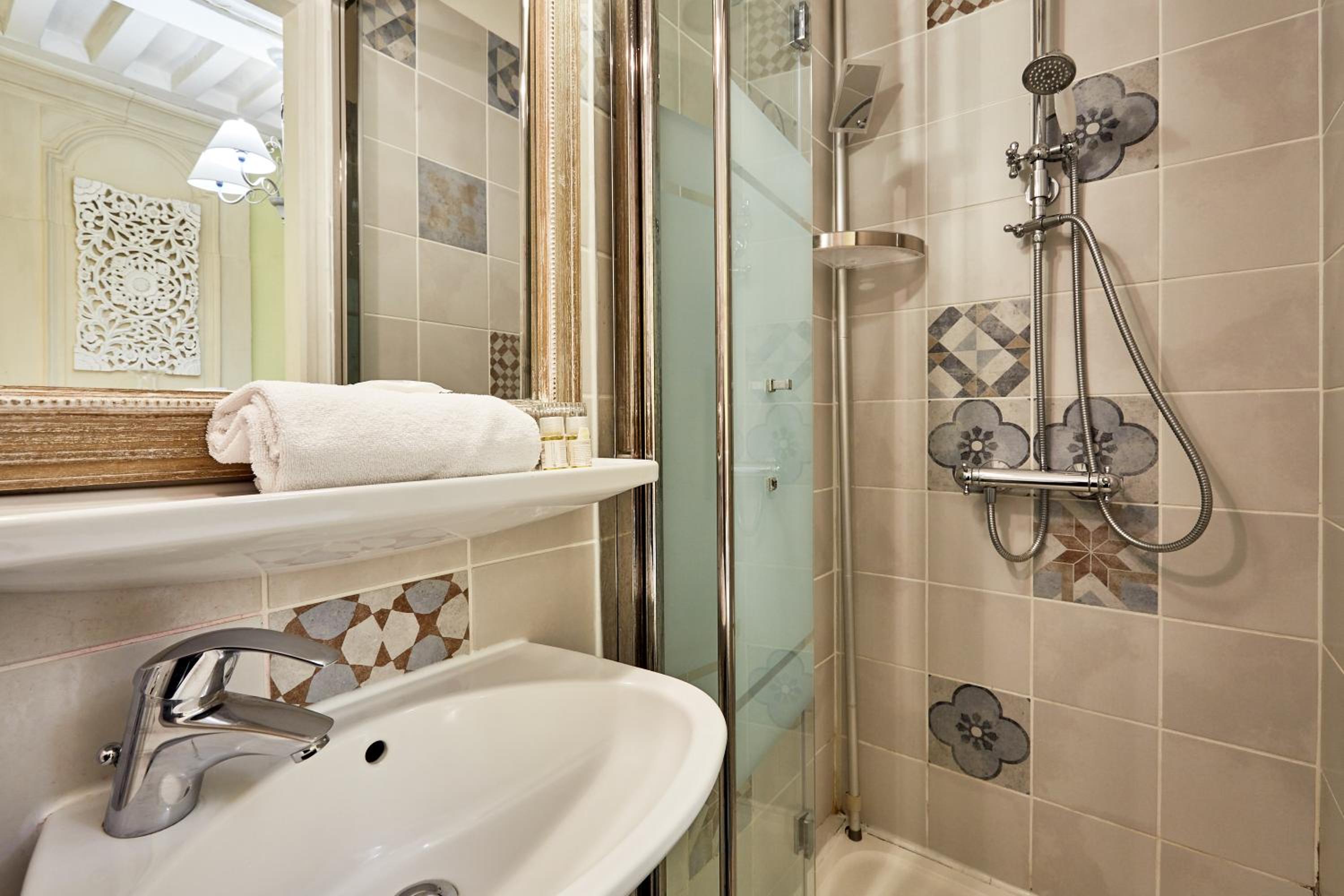 Double Room - Photo 10