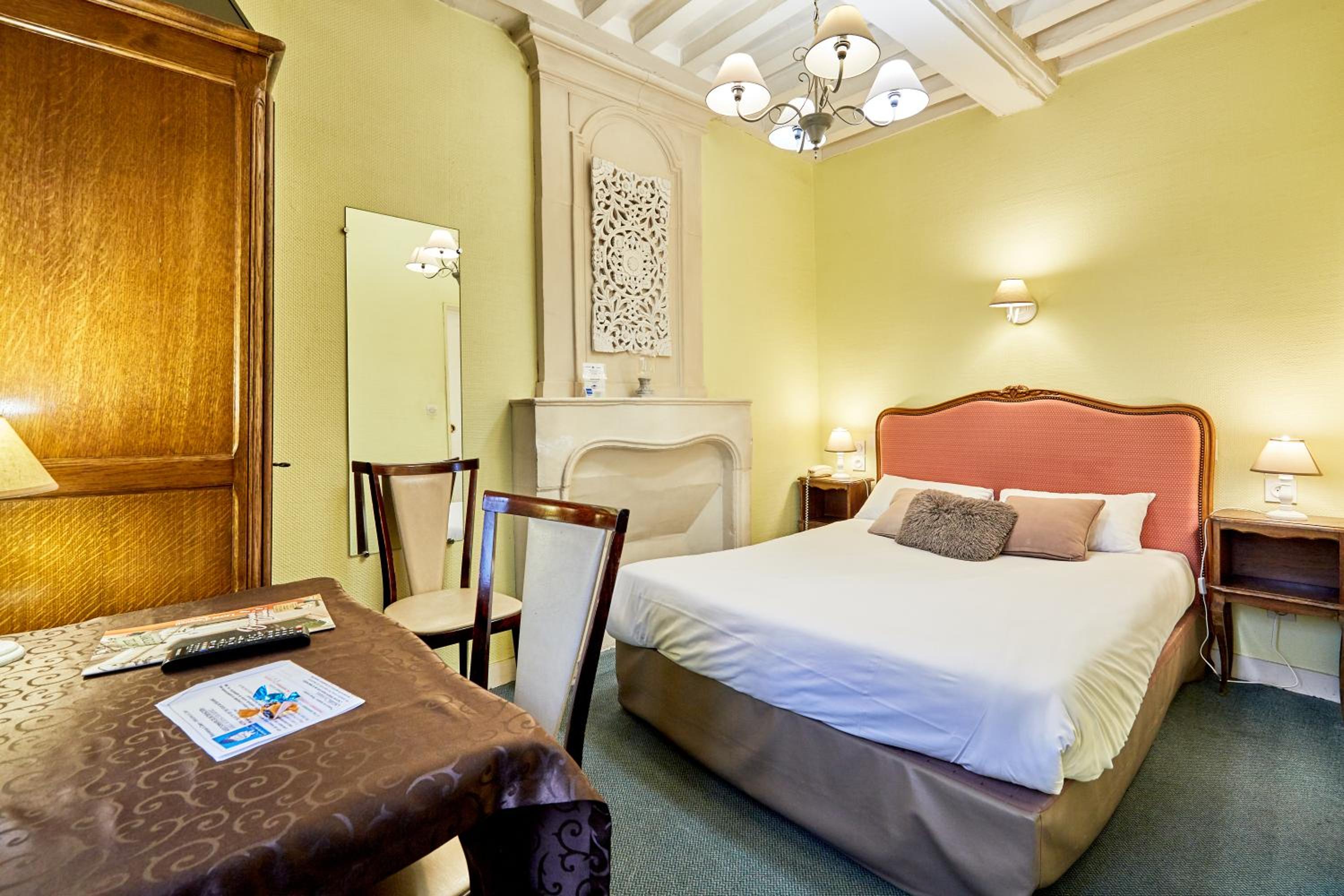 Double Room - Photo 11