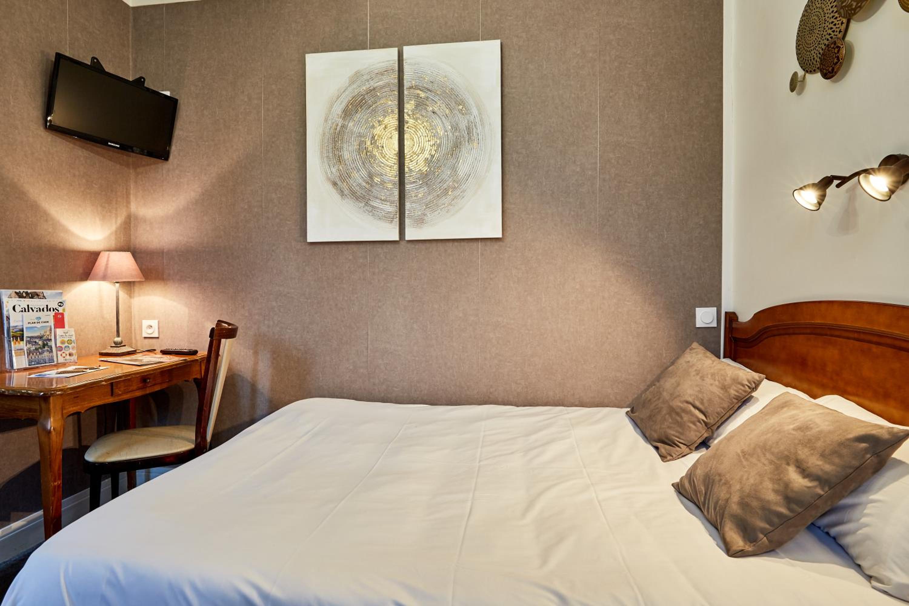 Double Room - Photo 8