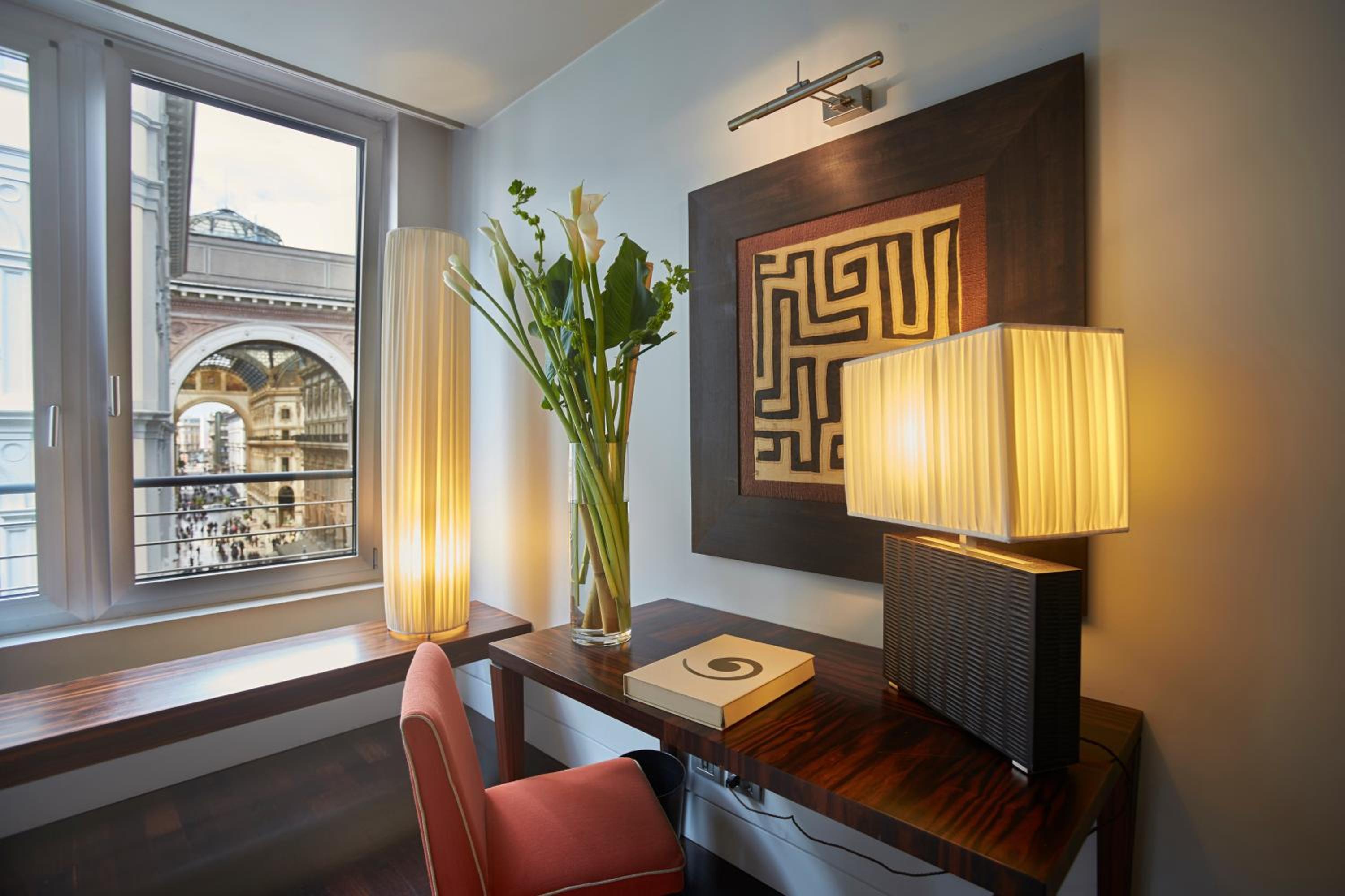Deluxe Double Room with Gallery View thumbnail 6