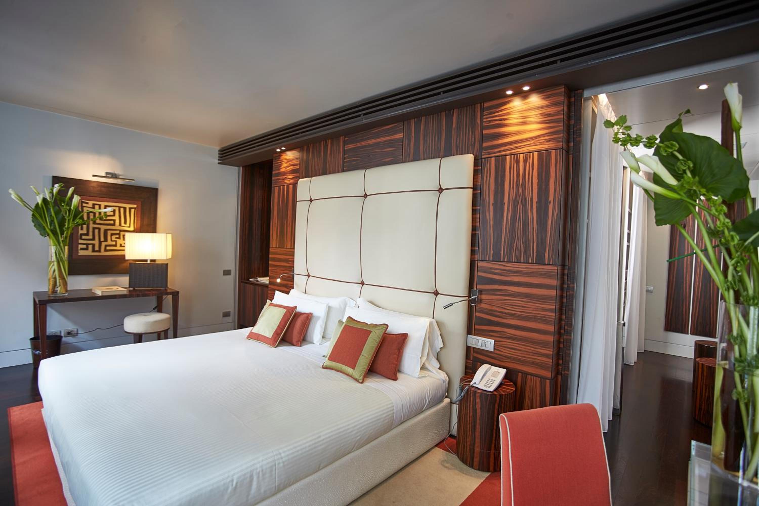 Deluxe Double Room with Gallery View